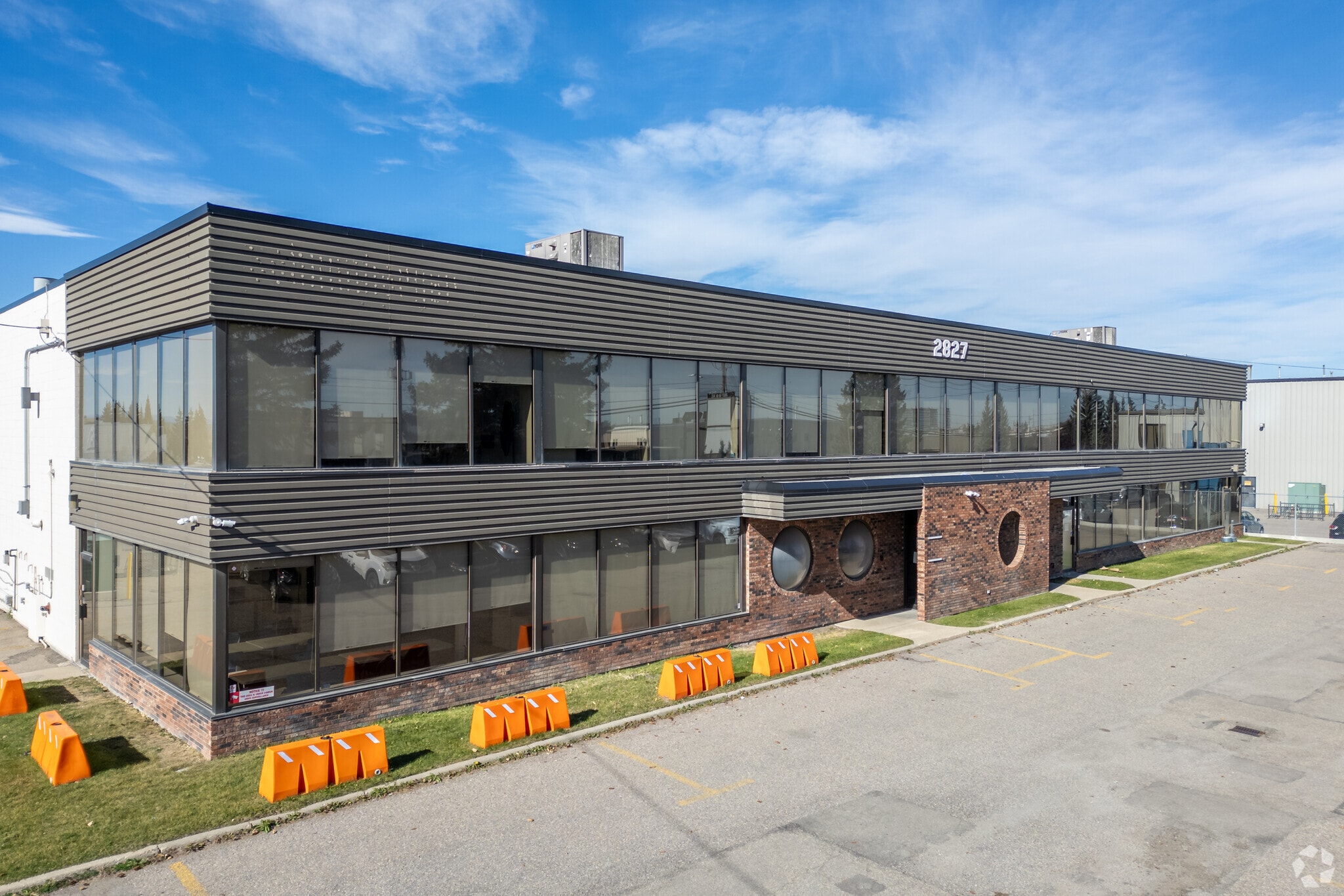 2827 18th St NE, Calgary, AB for Rent