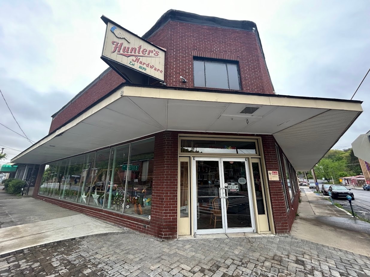 115 Independence St, Berkeley Springs, WV for Sale