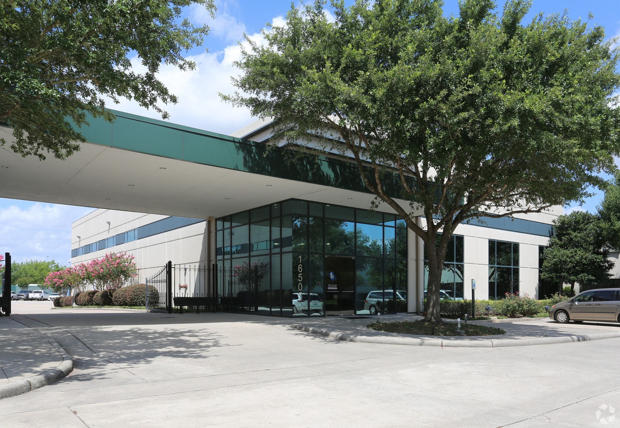 16503 Air Center Blvd, Houston, TX for Rent