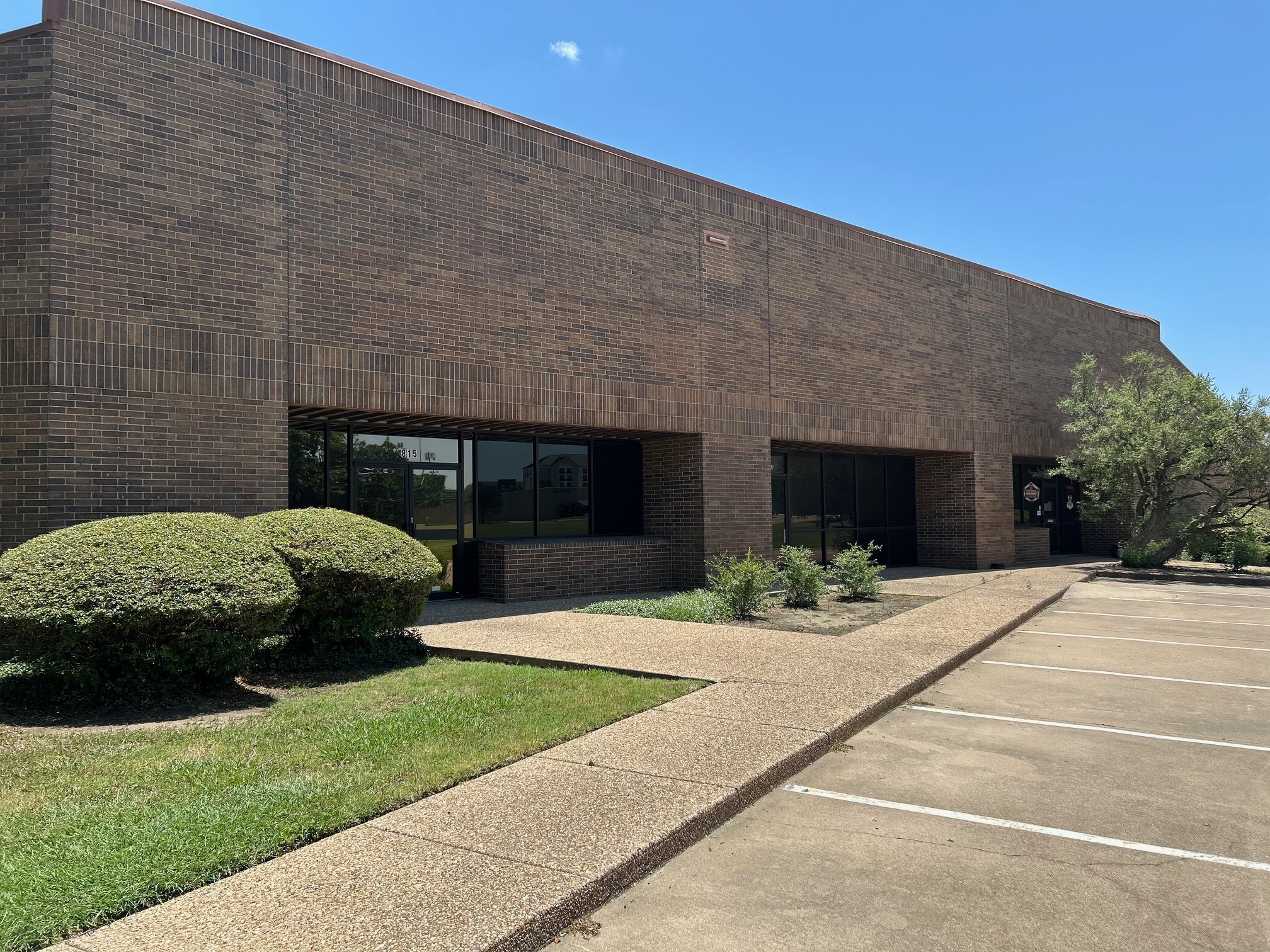 817 Greenview Dr, Grand Prairie, TX for Rent