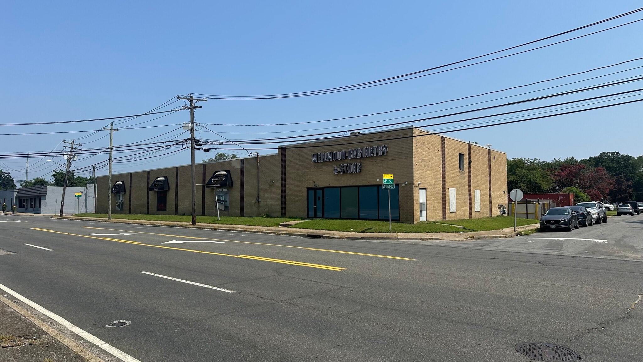 910 N Wellwood Ave, Lindenhurst, NY for Rent