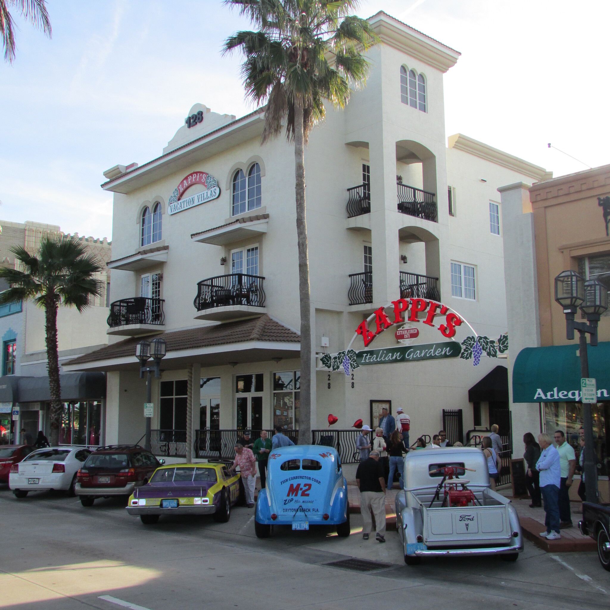 128 S Beach St, Daytona Beach, FL for Sale