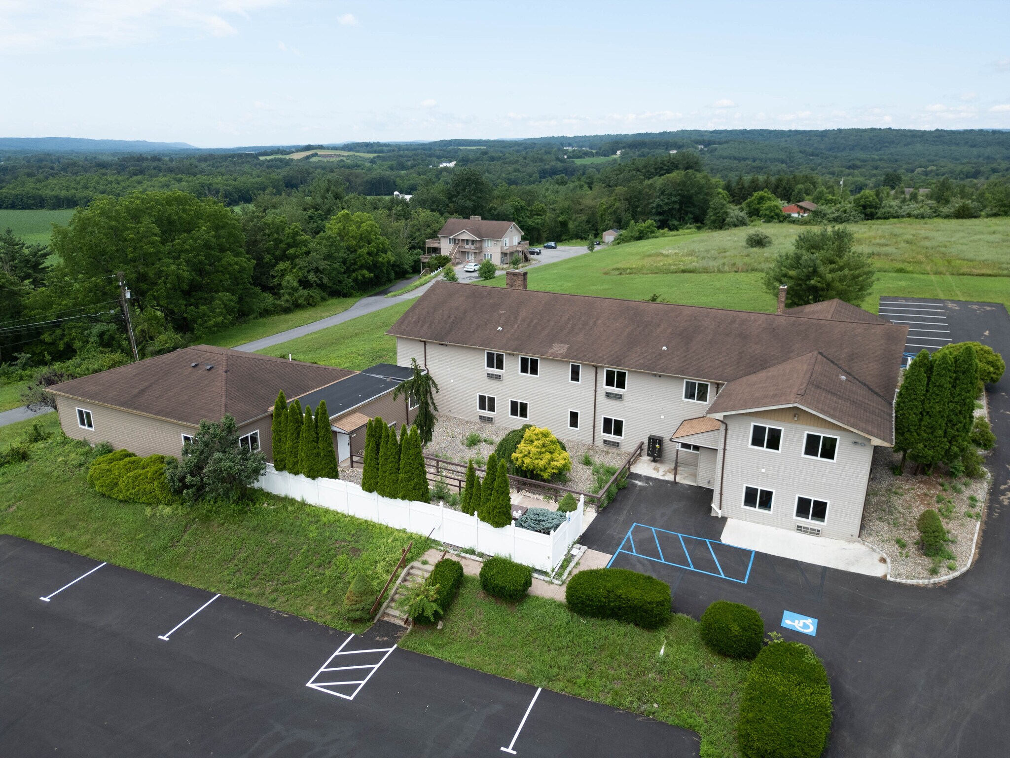 1111 Weir Lake Rd, Brodheadsville, PA for Rent