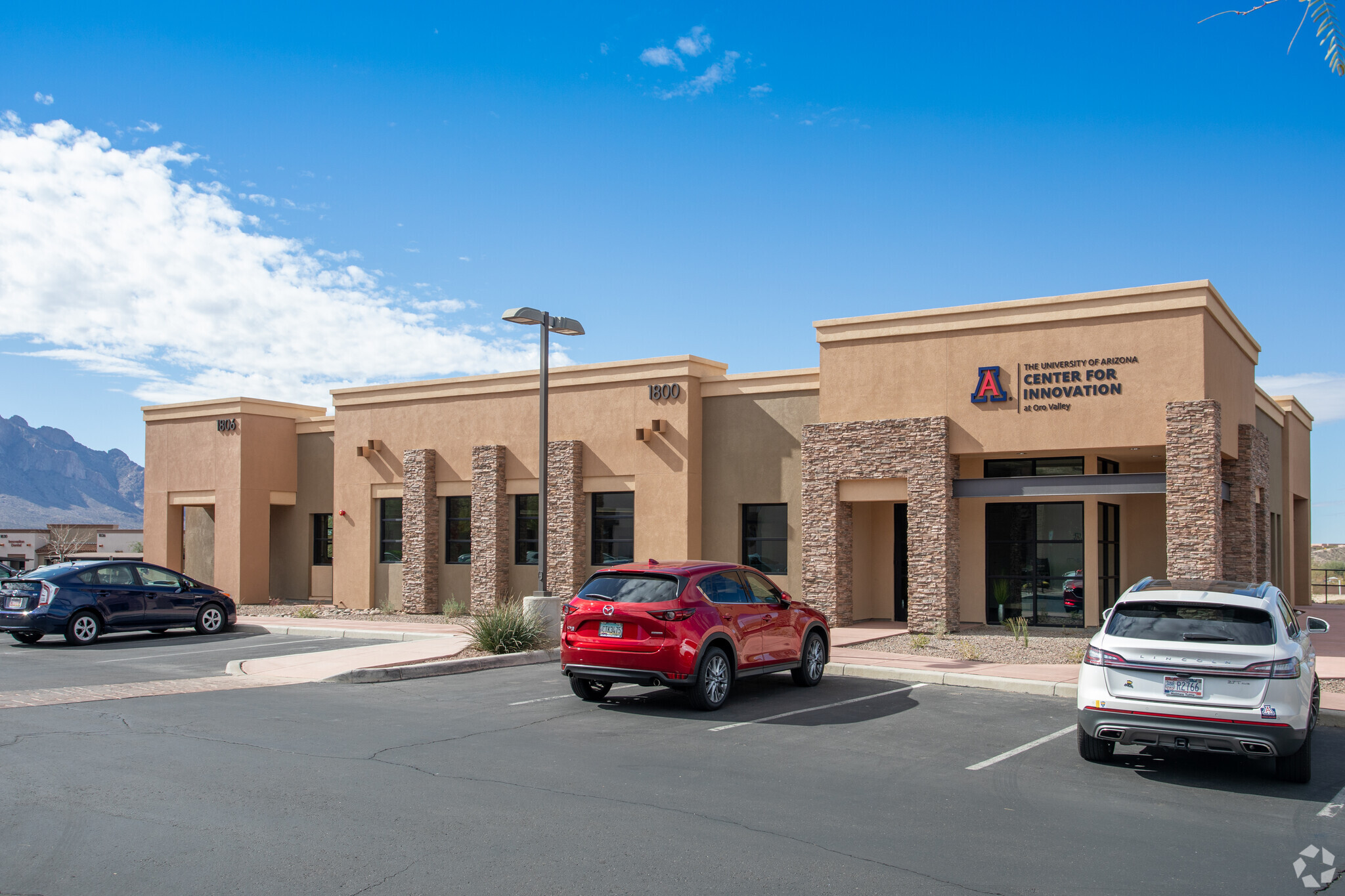 1800-1806 E Innovation Park Dr, Oro Valley, AZ for Sale