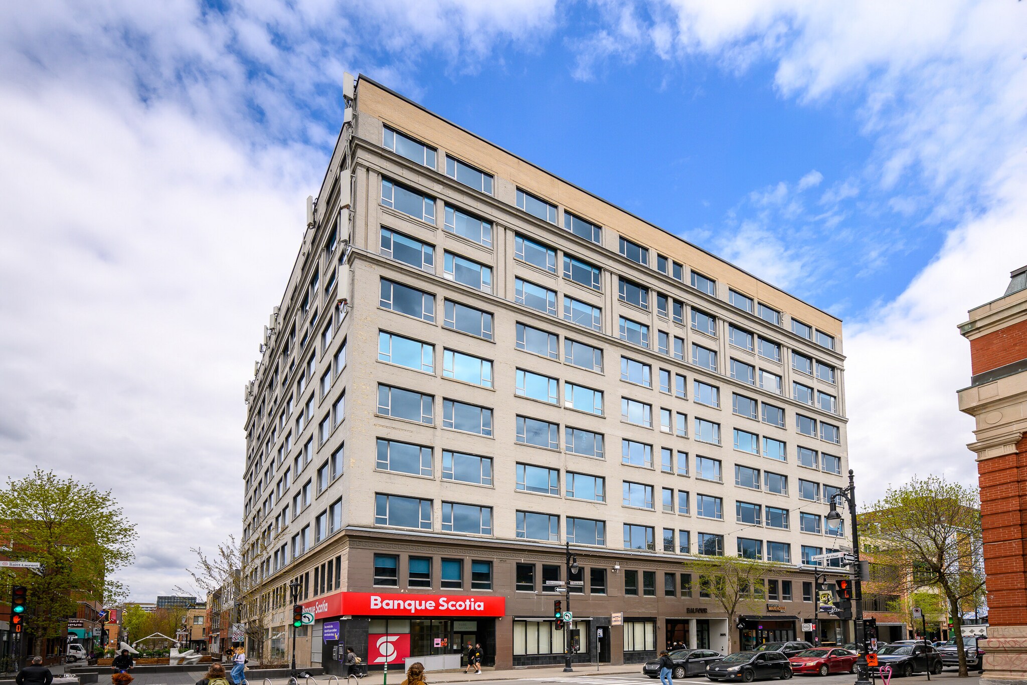 3575 Boul Saint-Laurent, Montréal, QC for Rent