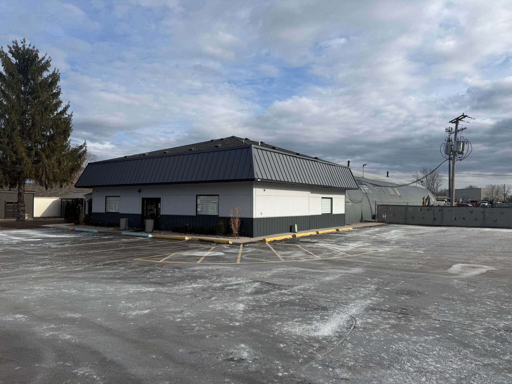 2300 Edinburgh Rd, Waterford, MI for Sale