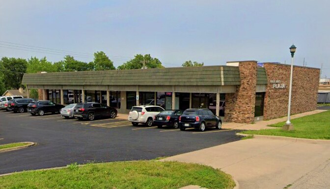 911 SW 37th St, Topeka, KS for Rent
