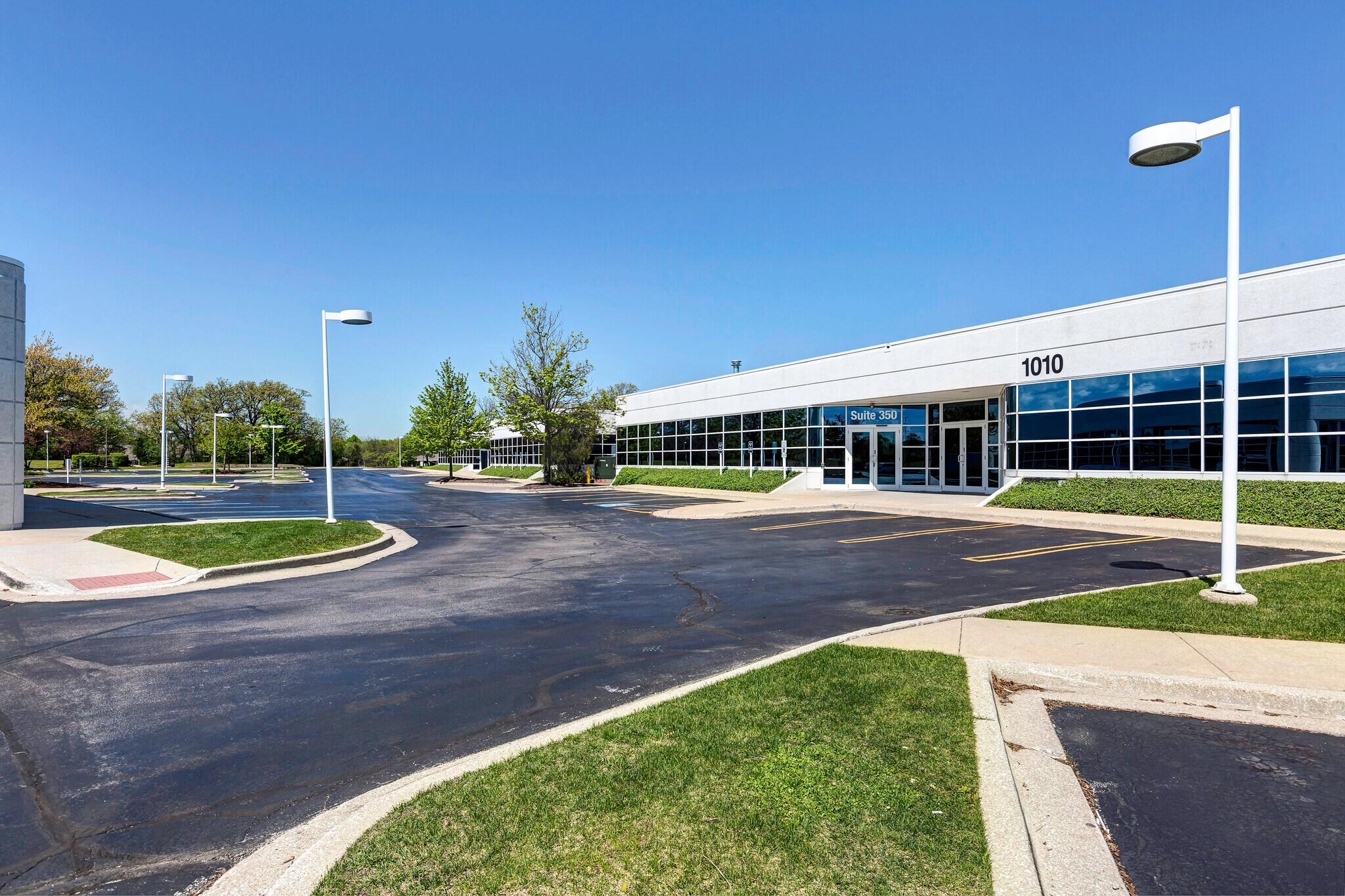1010 Executive Ct, Westmont, IL for Rent
