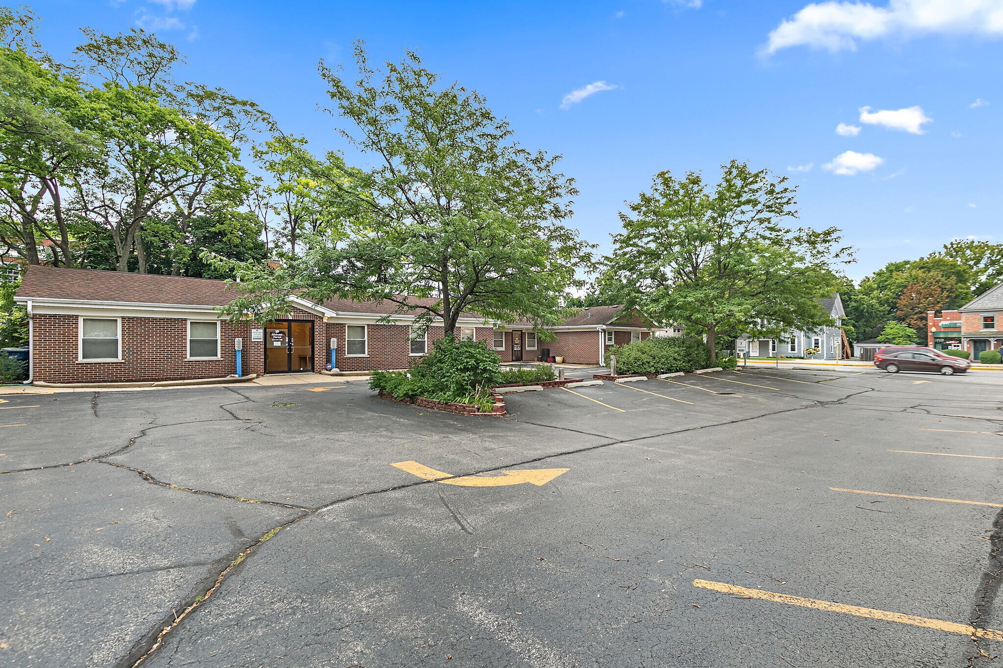 712 W Main St, West Dundee, IL for Sale