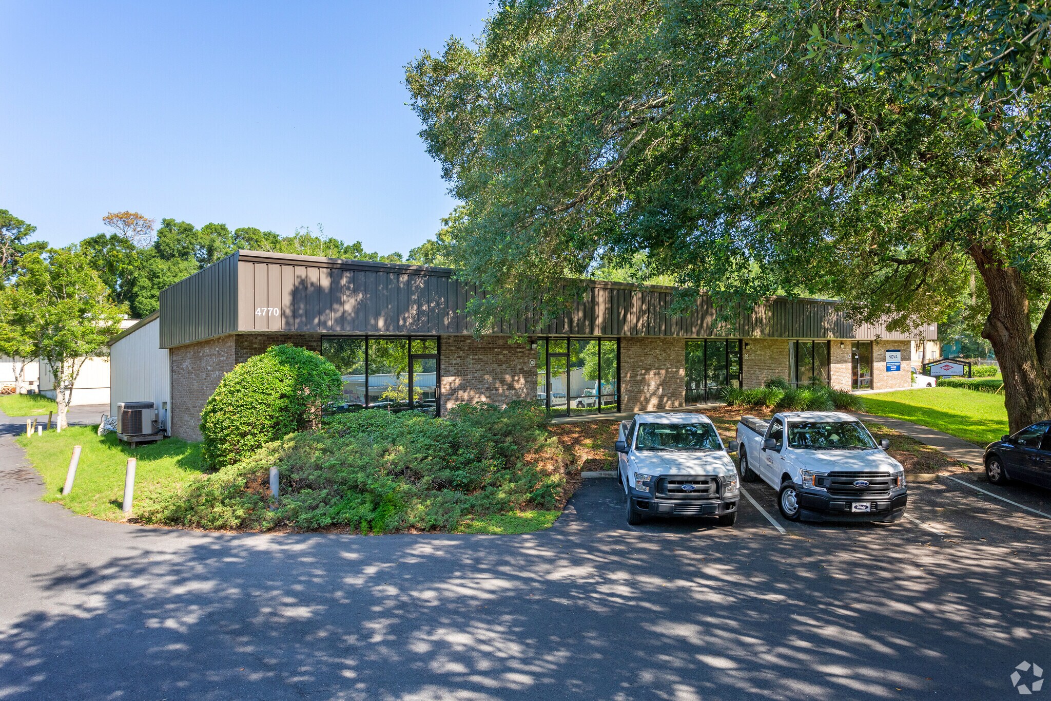 4770 Woodlane Cir Tallahassee, FL 32303 Flex Property for Lease on