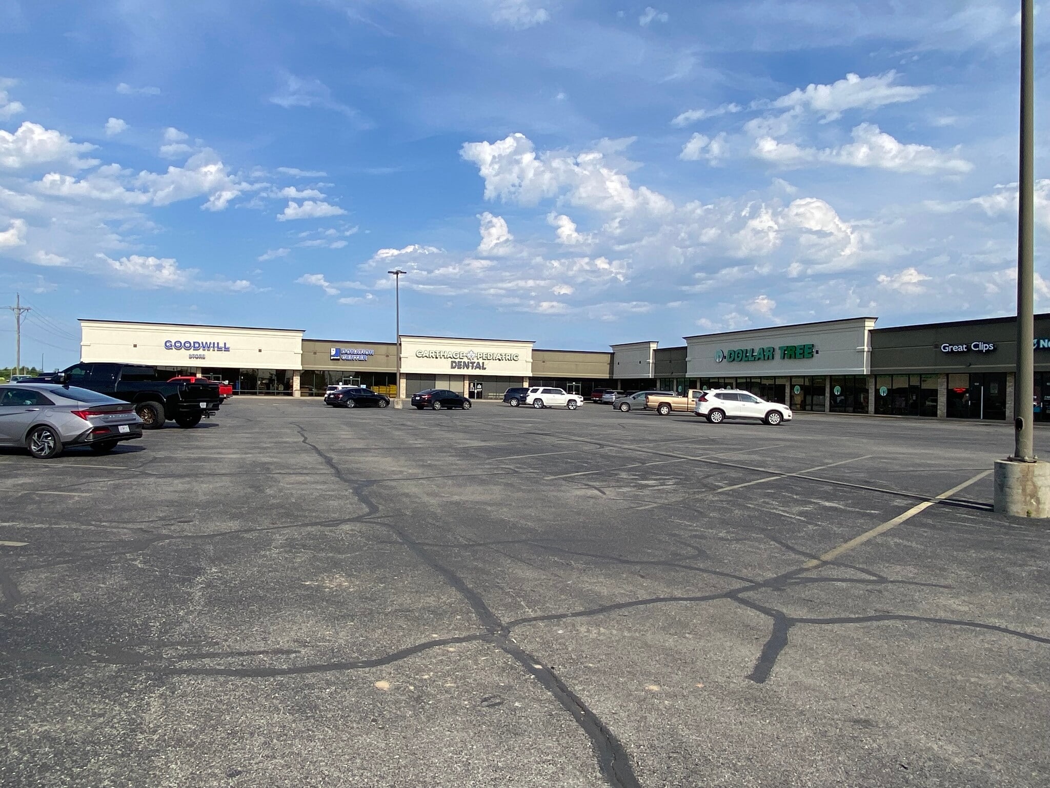 122 W George E Phelps Blvd, Carthage, MO for Rent