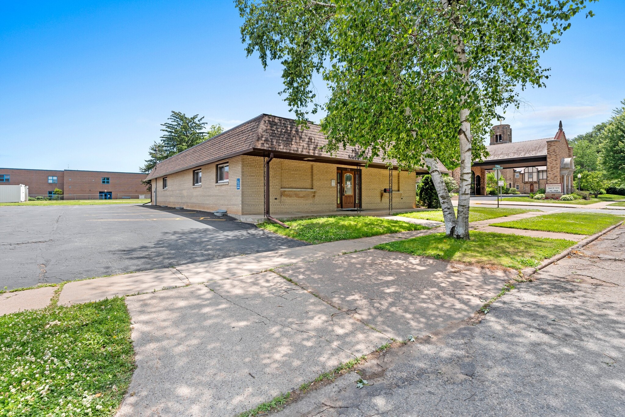 712 S Pearl St, New London, WI for Sale