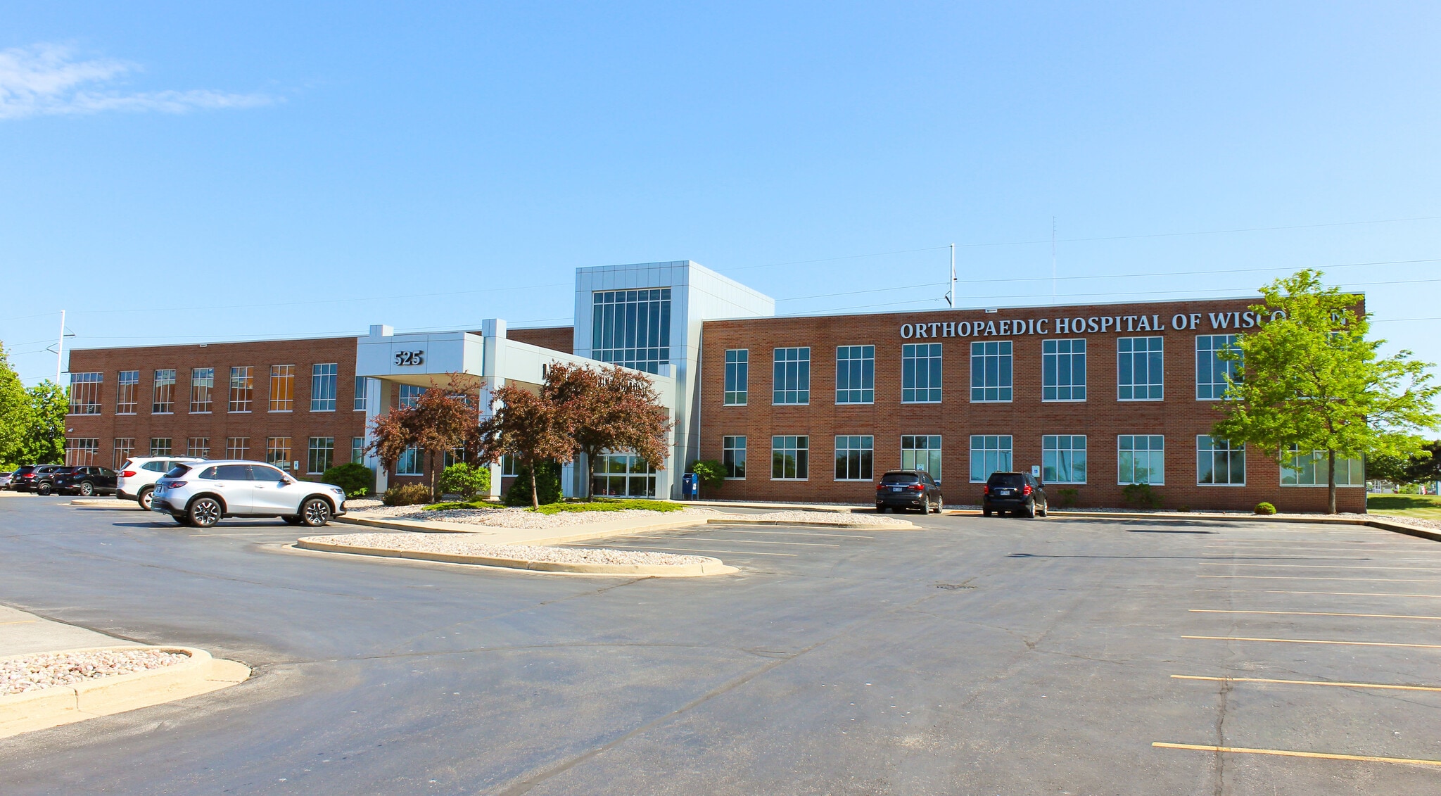 525 W River Woods Pkwy, Glendale, WI for Rent