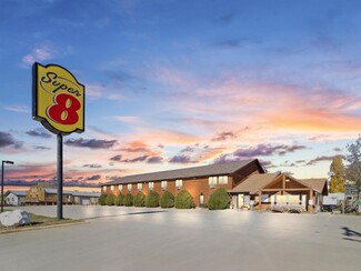 Dubois, WY Hospitality - 1412 Warm Springs Dr