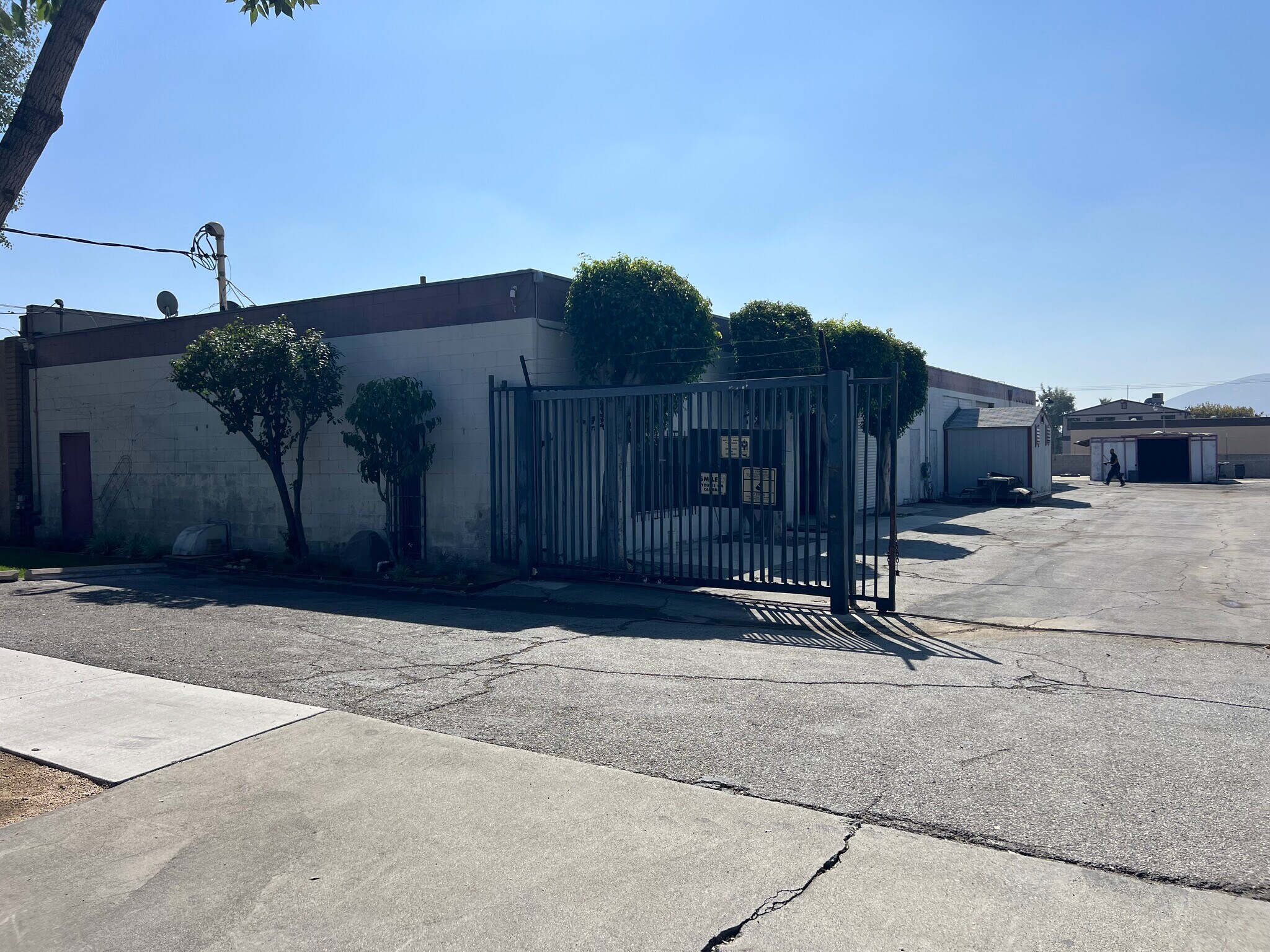 15251 Boyle Ave, Fontana, CA for Sale