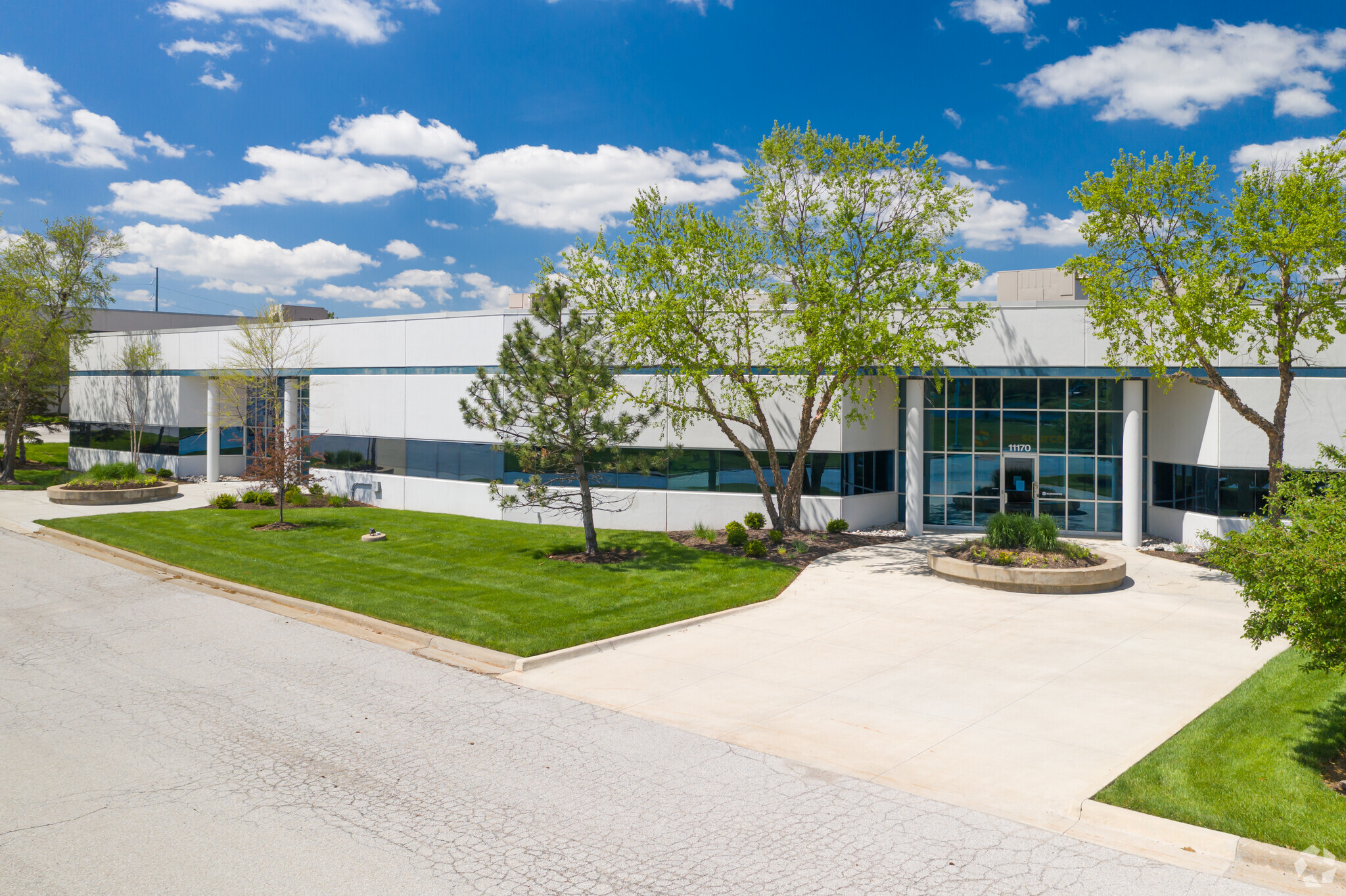 11150-11180 Thompson Ave, Lenexa, KS for Rent