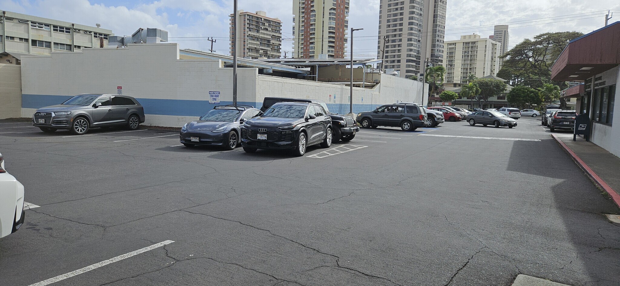 2700 S King St, Honolulu, HI for Rent