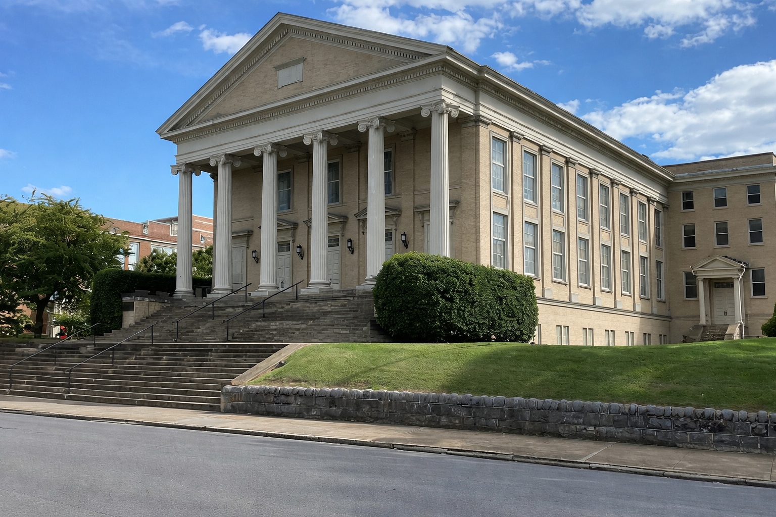 608 Campbell Ave SW, Roanoke, VA for Rent