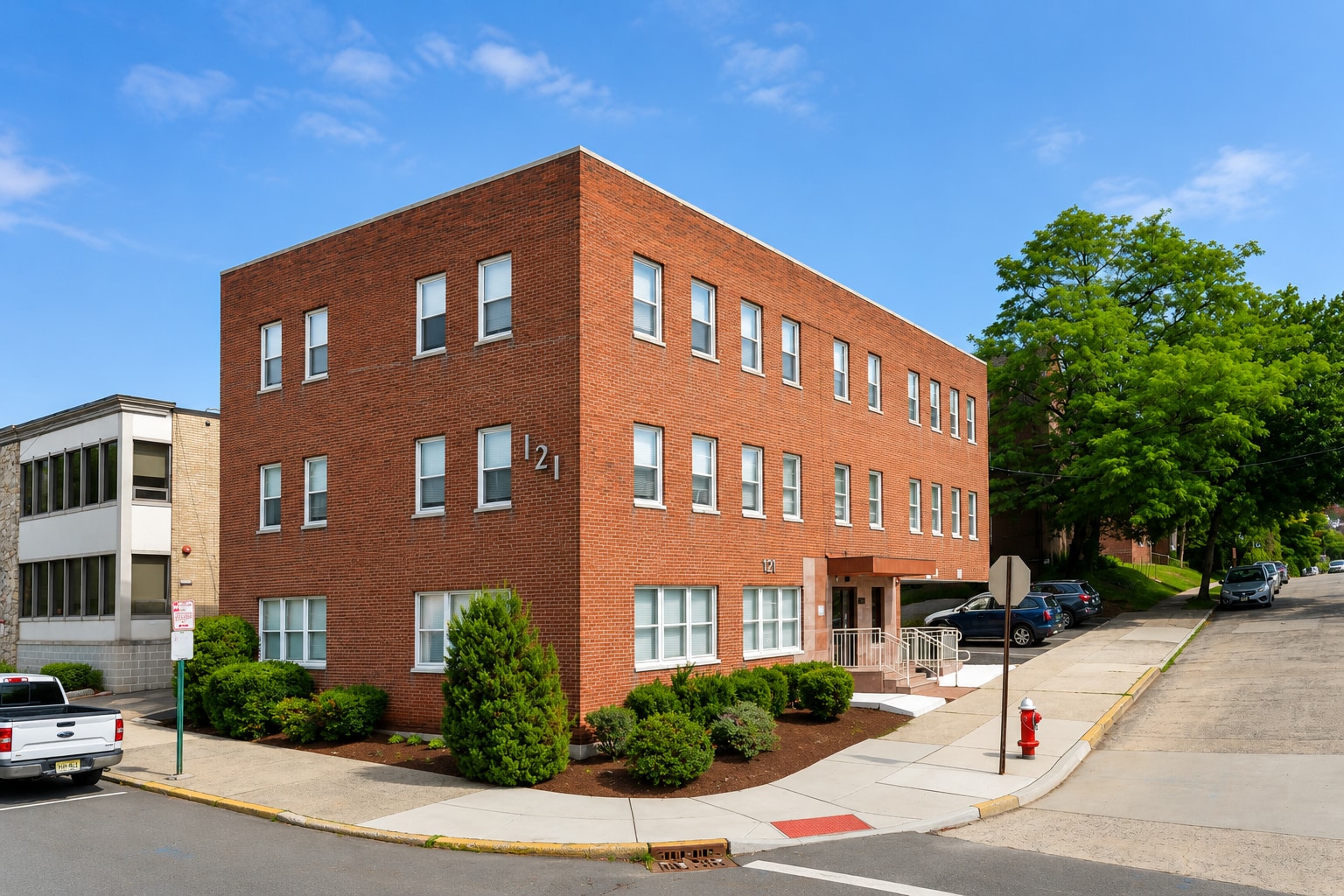 121 Cedar Ln, Teaneck, NJ for Sale