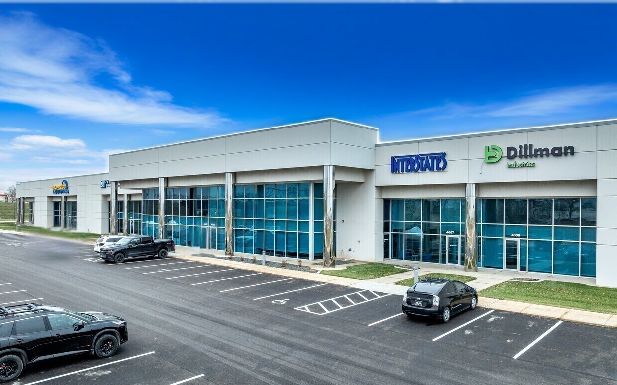 4651-4677 121st St, Urbandale, IA for Rent