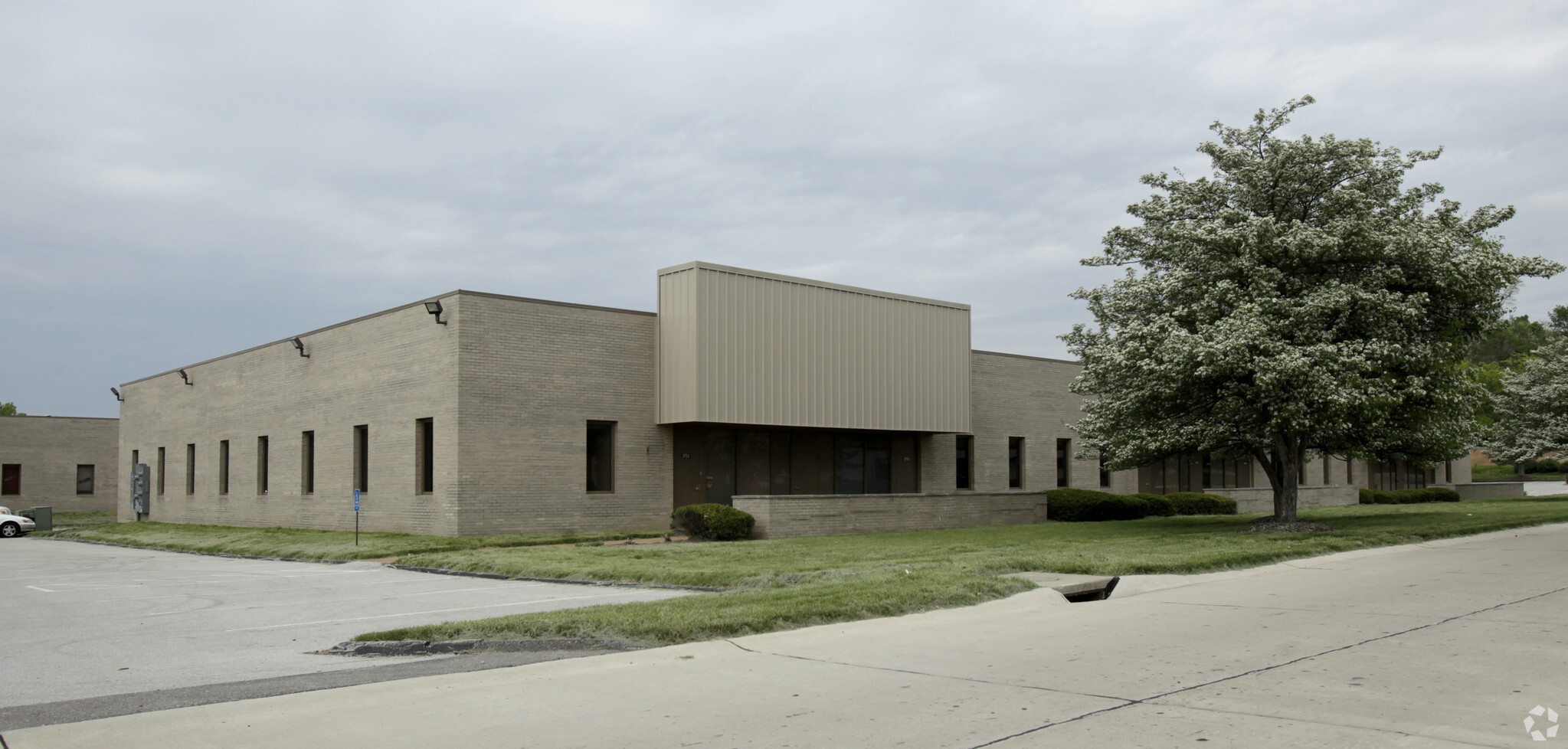 12747-12759 Carrollton Industrial Dr, Bridgeton, MO for Rent