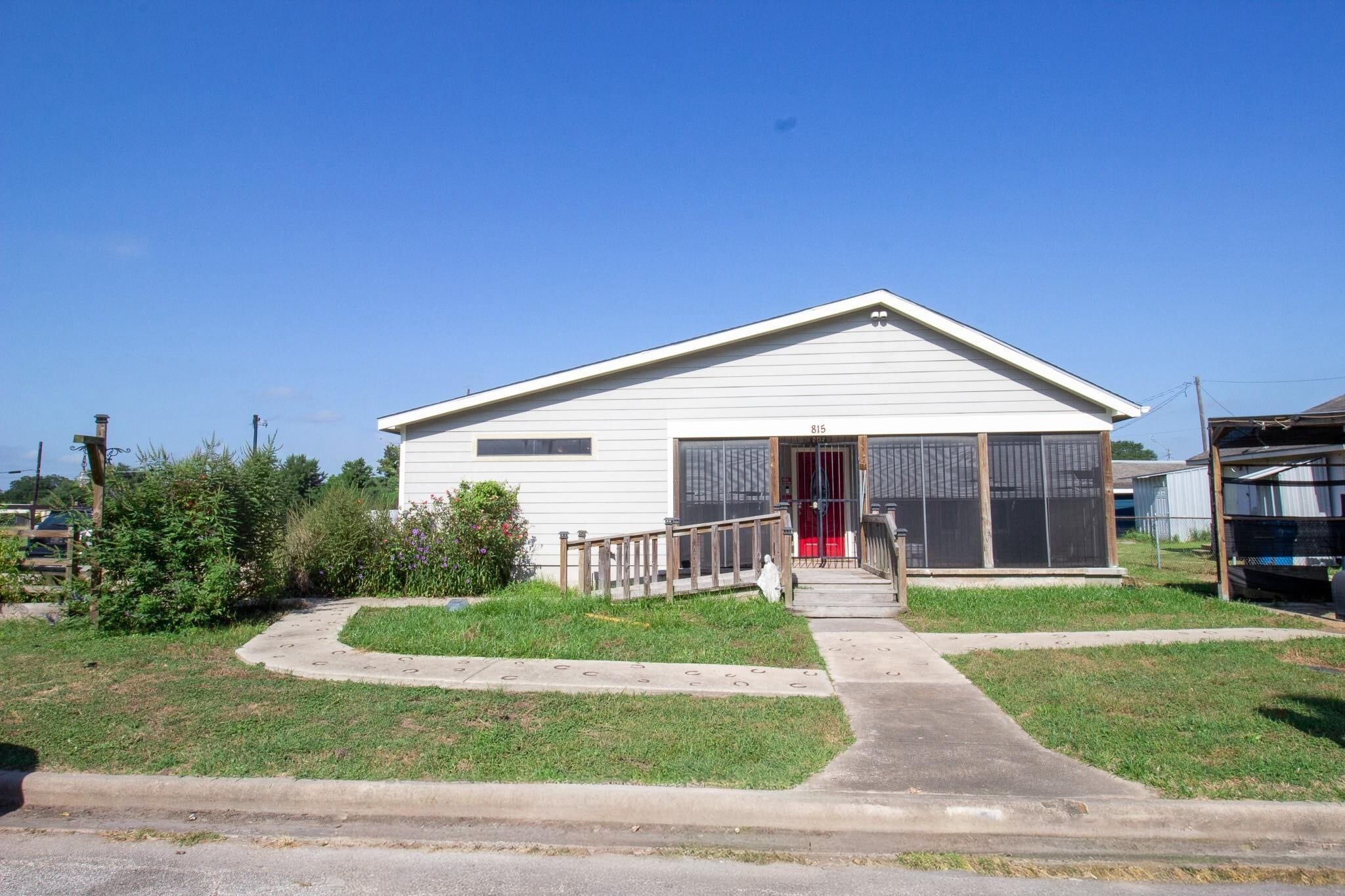 815 4th St, Hempstead, TX for Sale