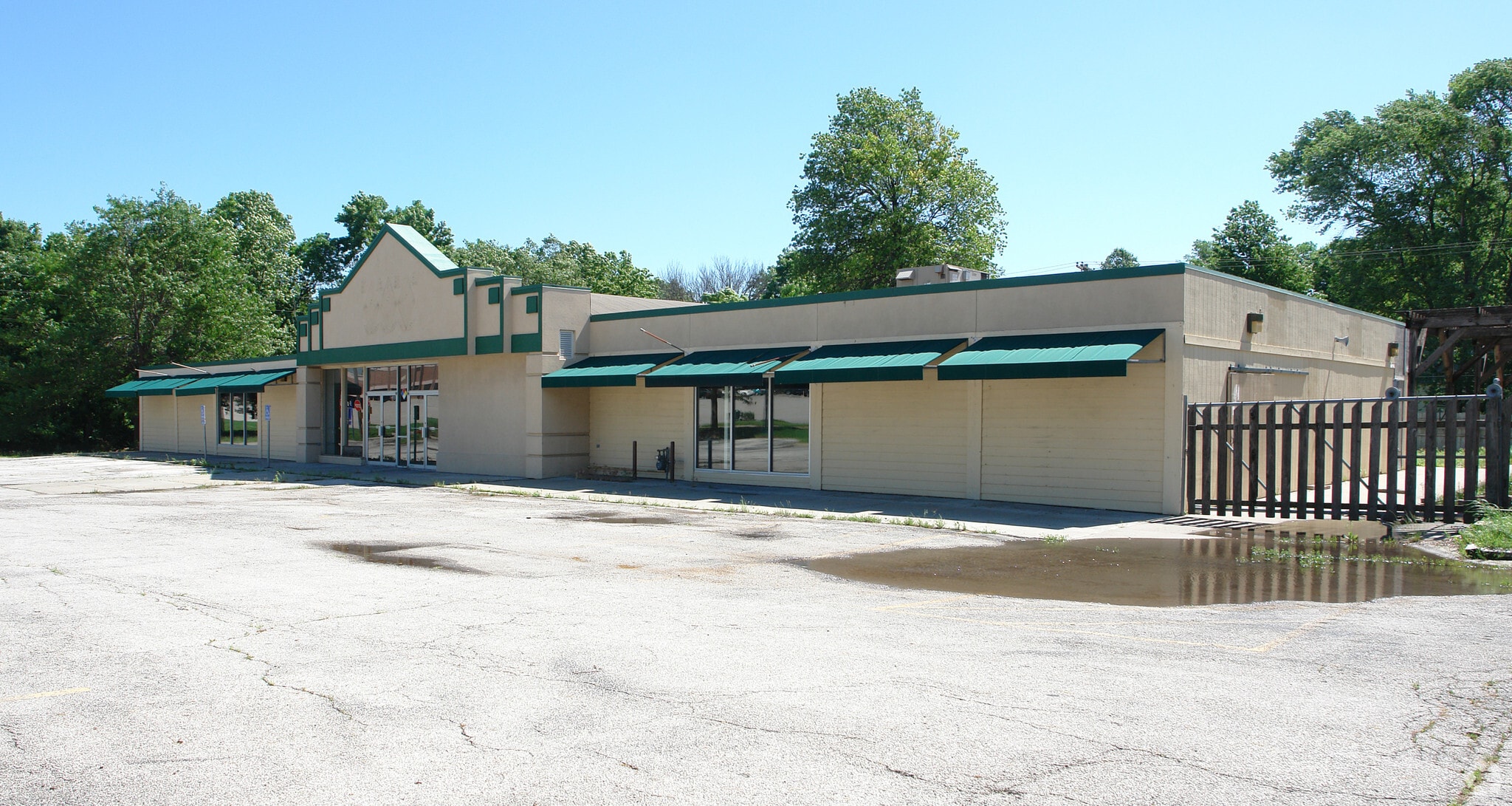 5225 NE Chouteau Tfwy, Kansas City, MO for Rent