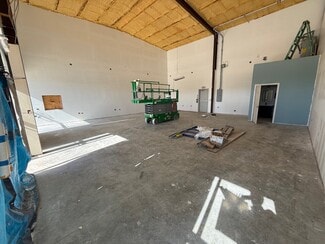 Cleveland, TX Retail - 18487 Highway 105