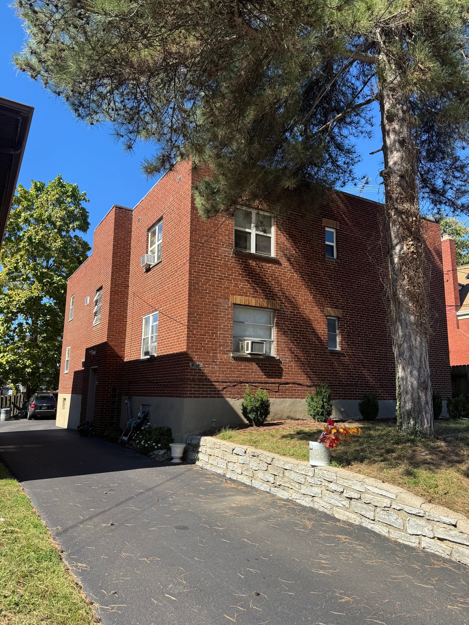 3853 Delmar Ave, Cincinnati, OH for Sale