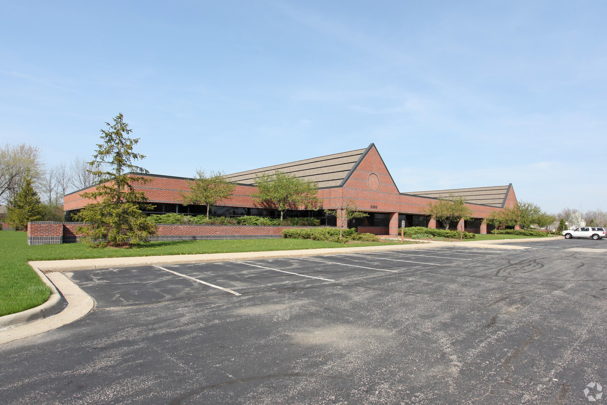 3200 Eagle Park Dr NE, Grand Rapids, MI for Sale
