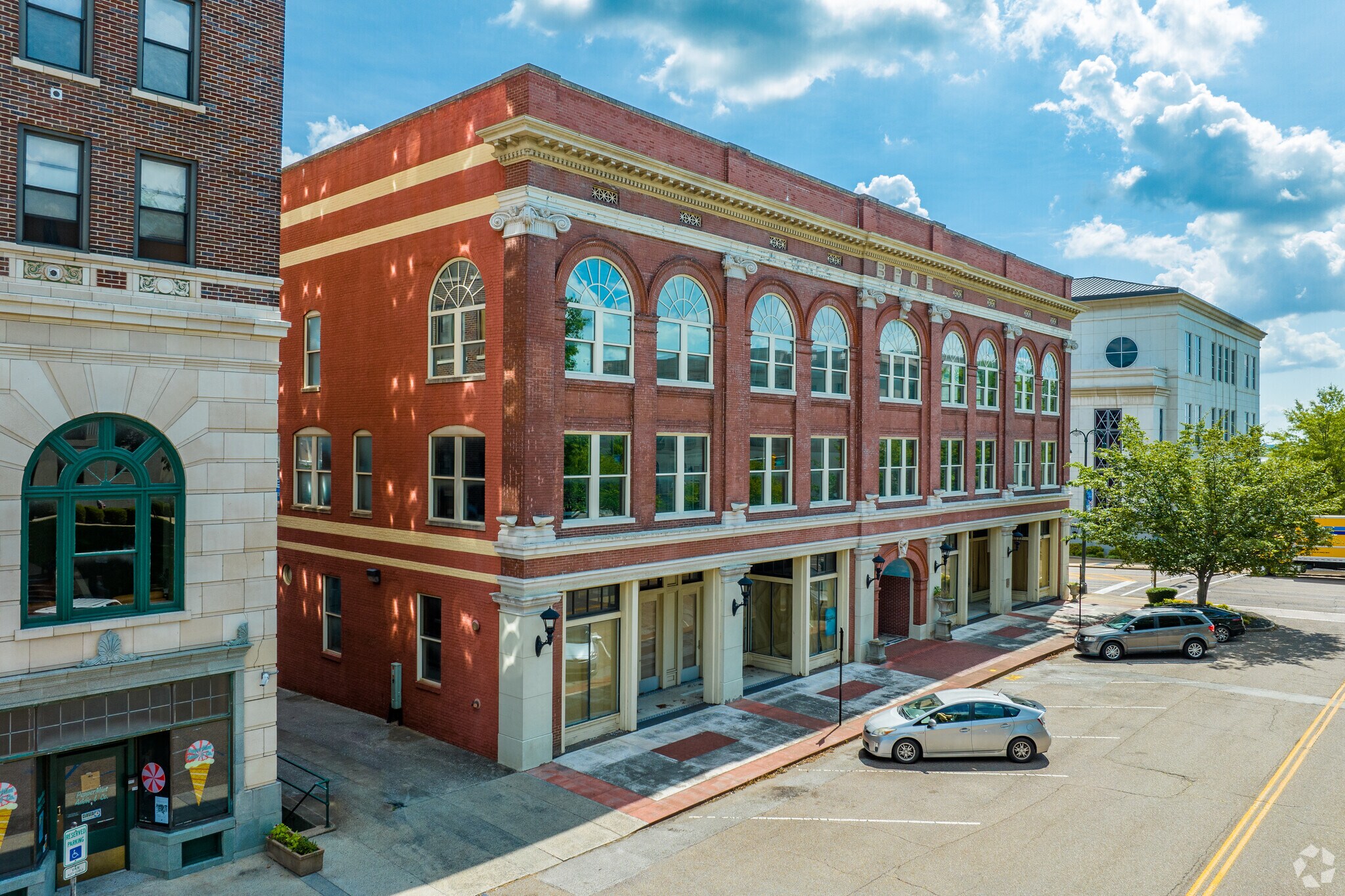 100104 E Baltimore St Jackson, TN 38301 Office Property for Lease on