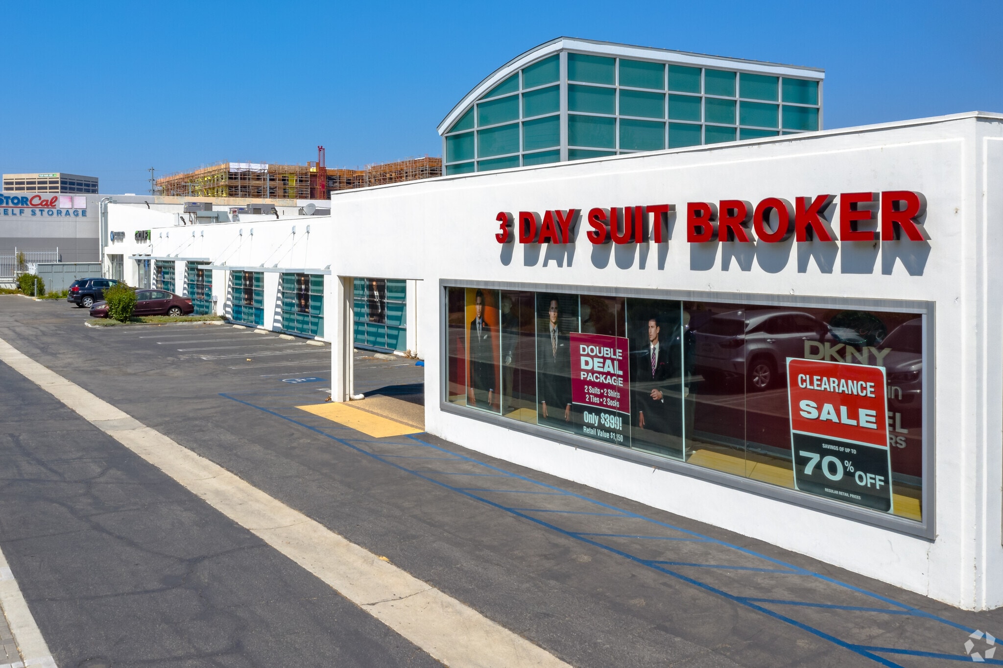 21015 Oxnard St, Woodland Hills, CA for Rent