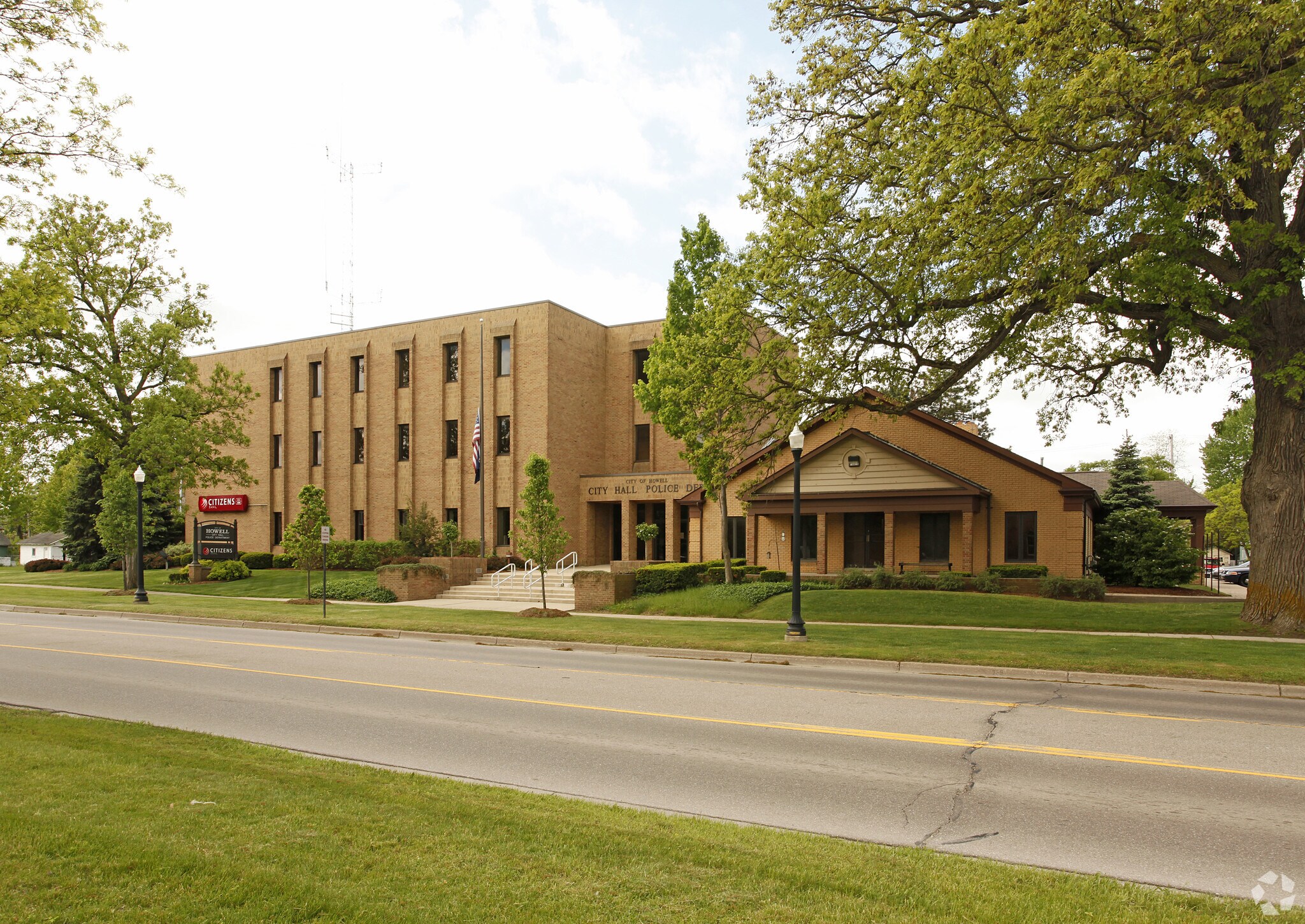 611 E Grand River Ave, Howell, MI for Rent