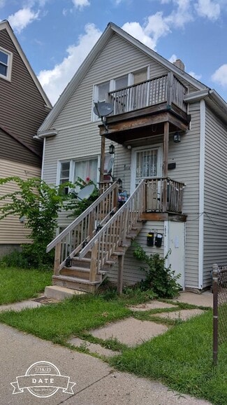 Milwaukee, WI Apartments - 2036 W Lincoln Ave