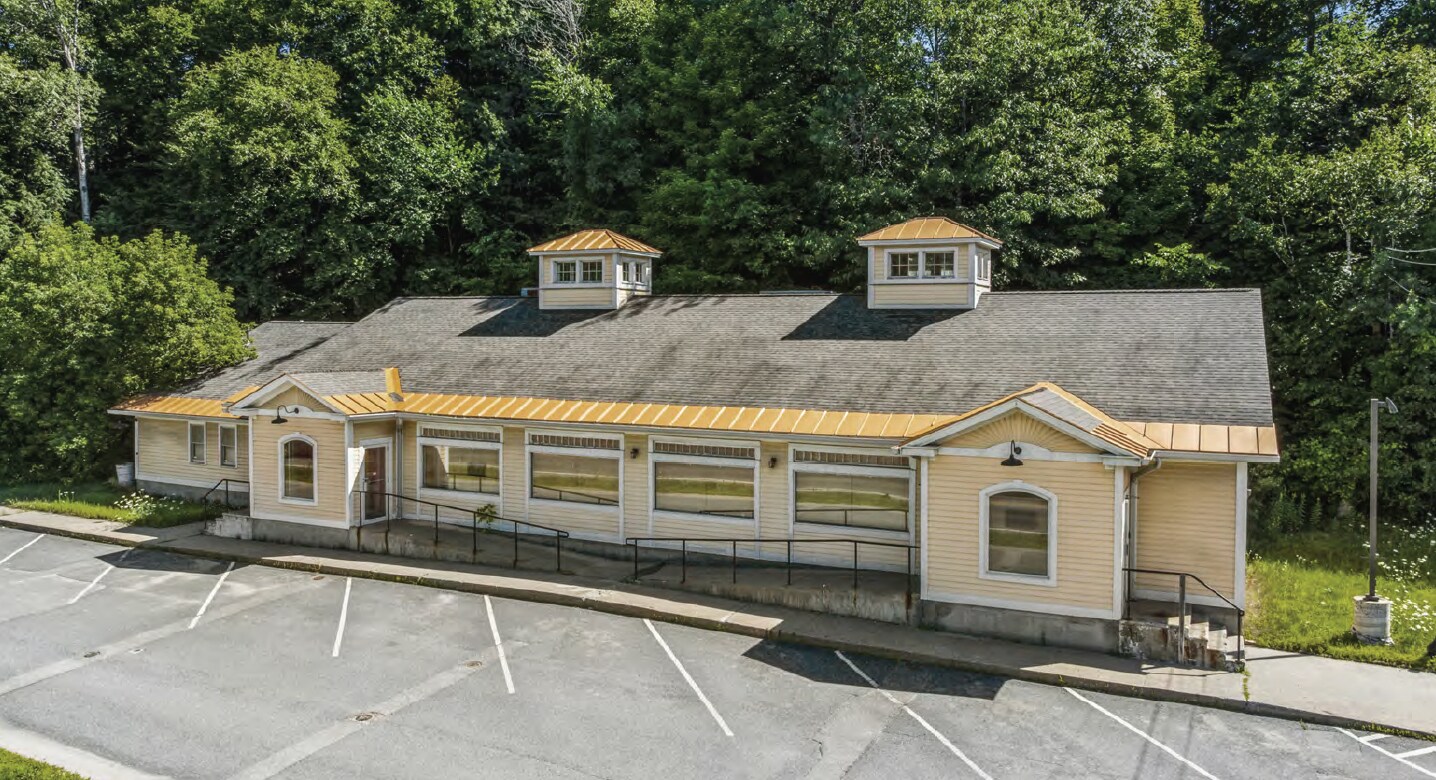 626 Broad St, Lyndonville, VT for Sale