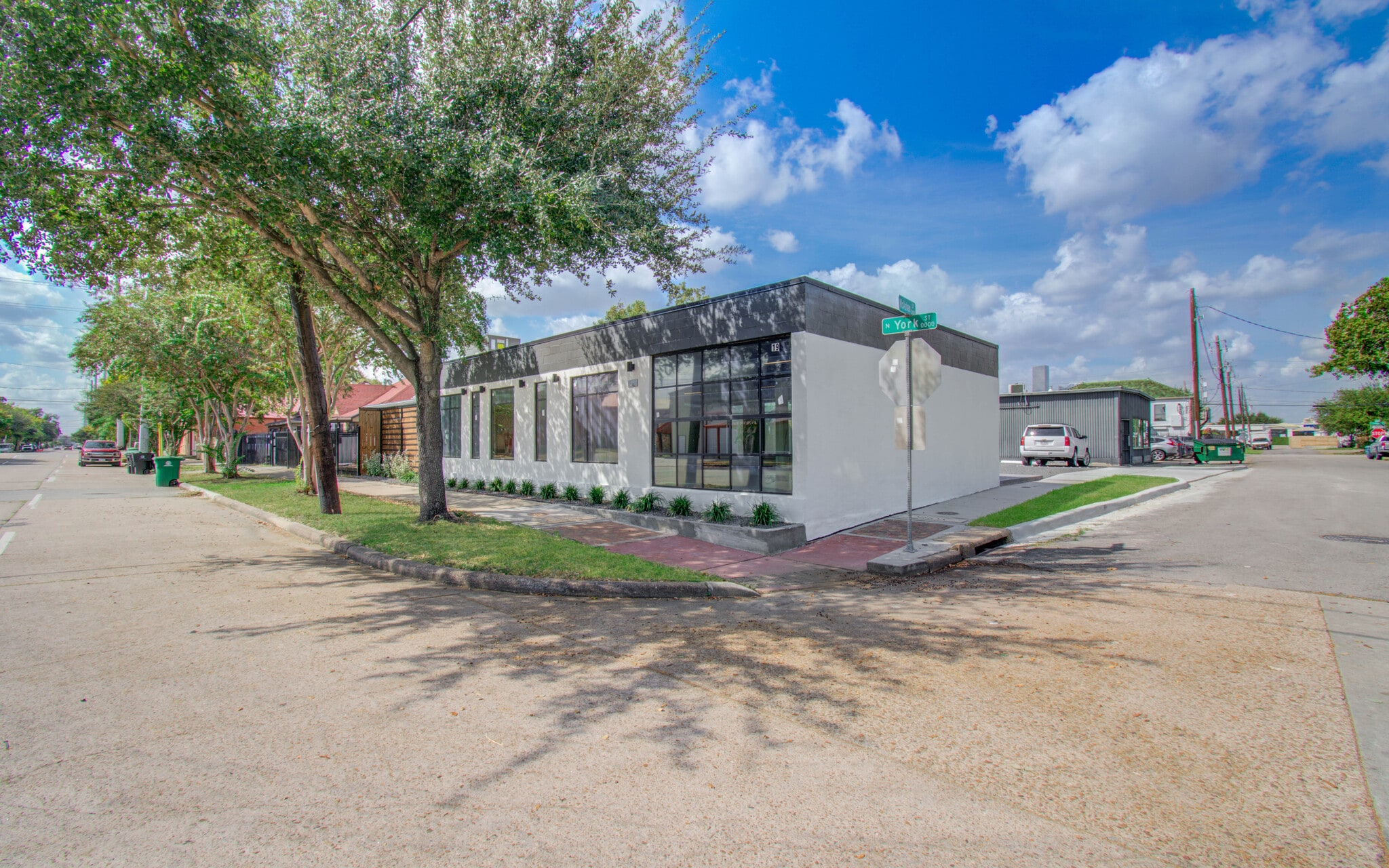 19 N York St, Houston, TX for Rent