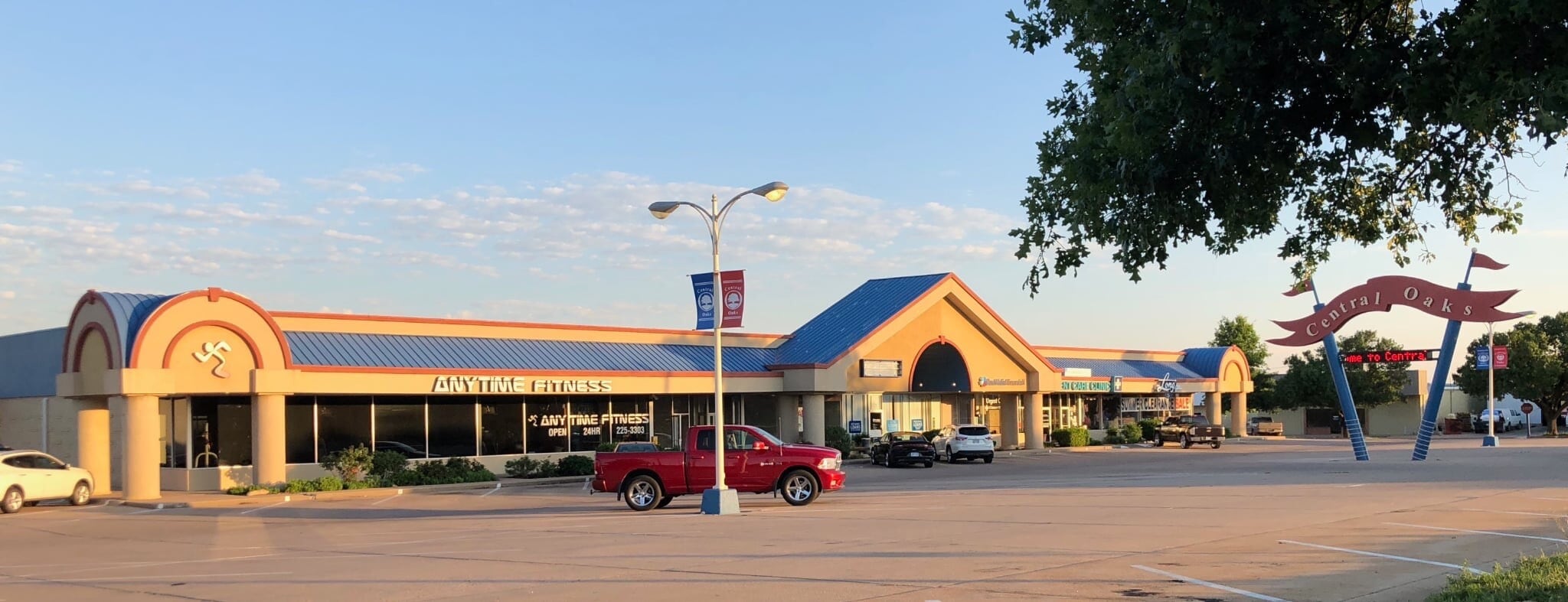 2201-2207 Central Ave, Dodge City, KS for Sale