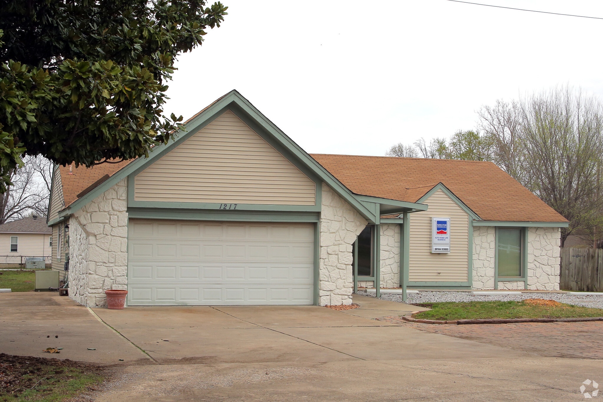 1217 W Main St, Jenks, OK for Rent