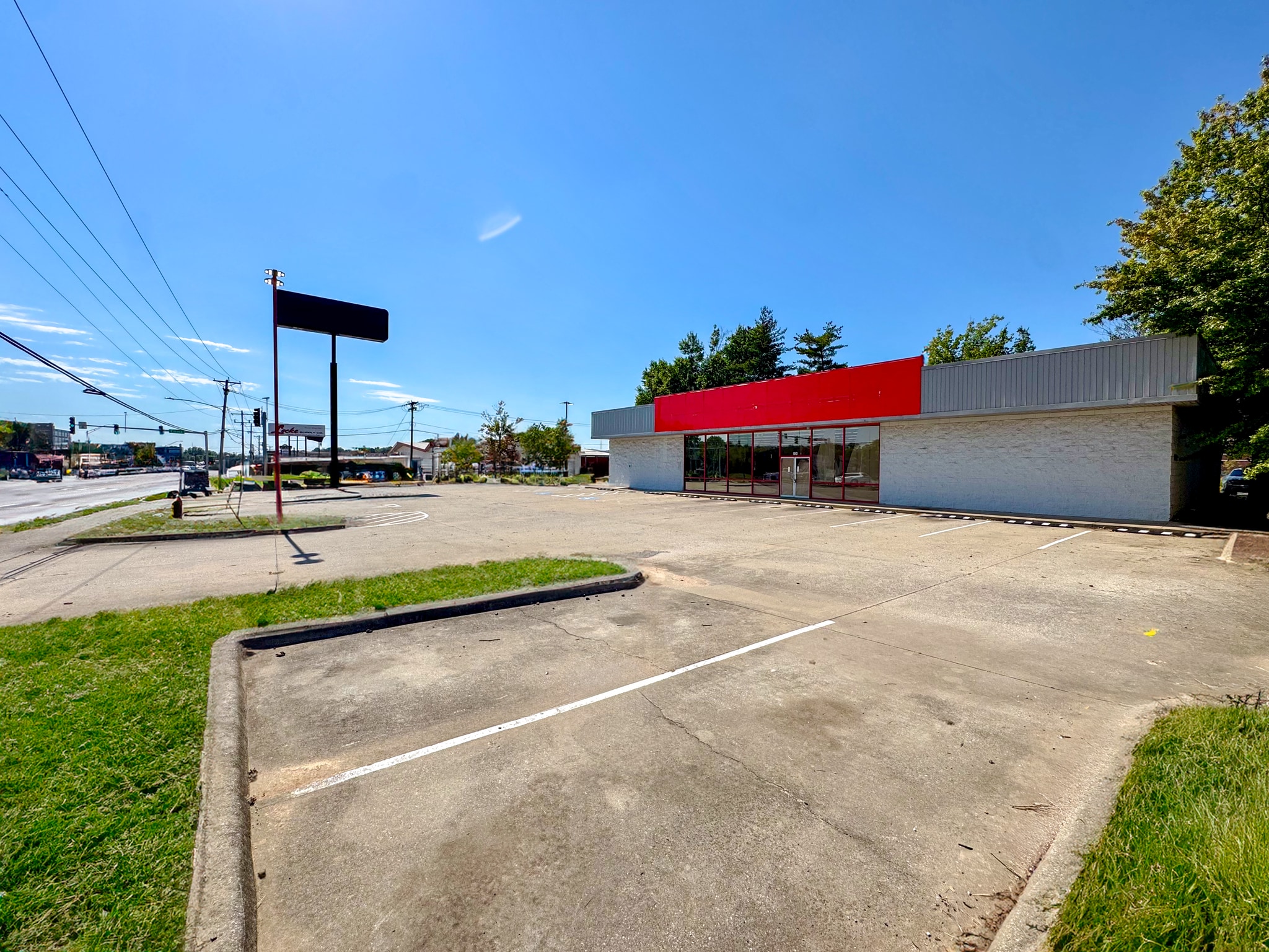 100 N Thompson St, Springdale, AR for Sale