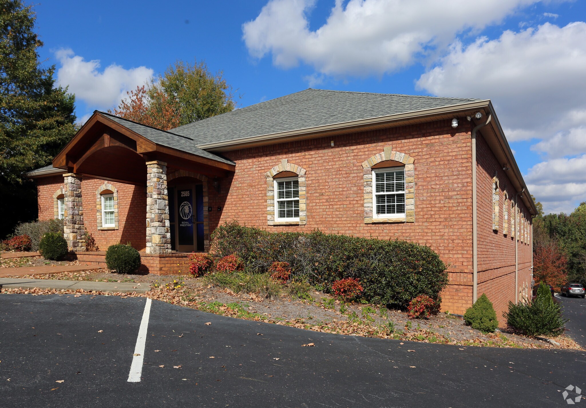2581 W Clemmonsville Rd, Winston-Salem, NC for Rent