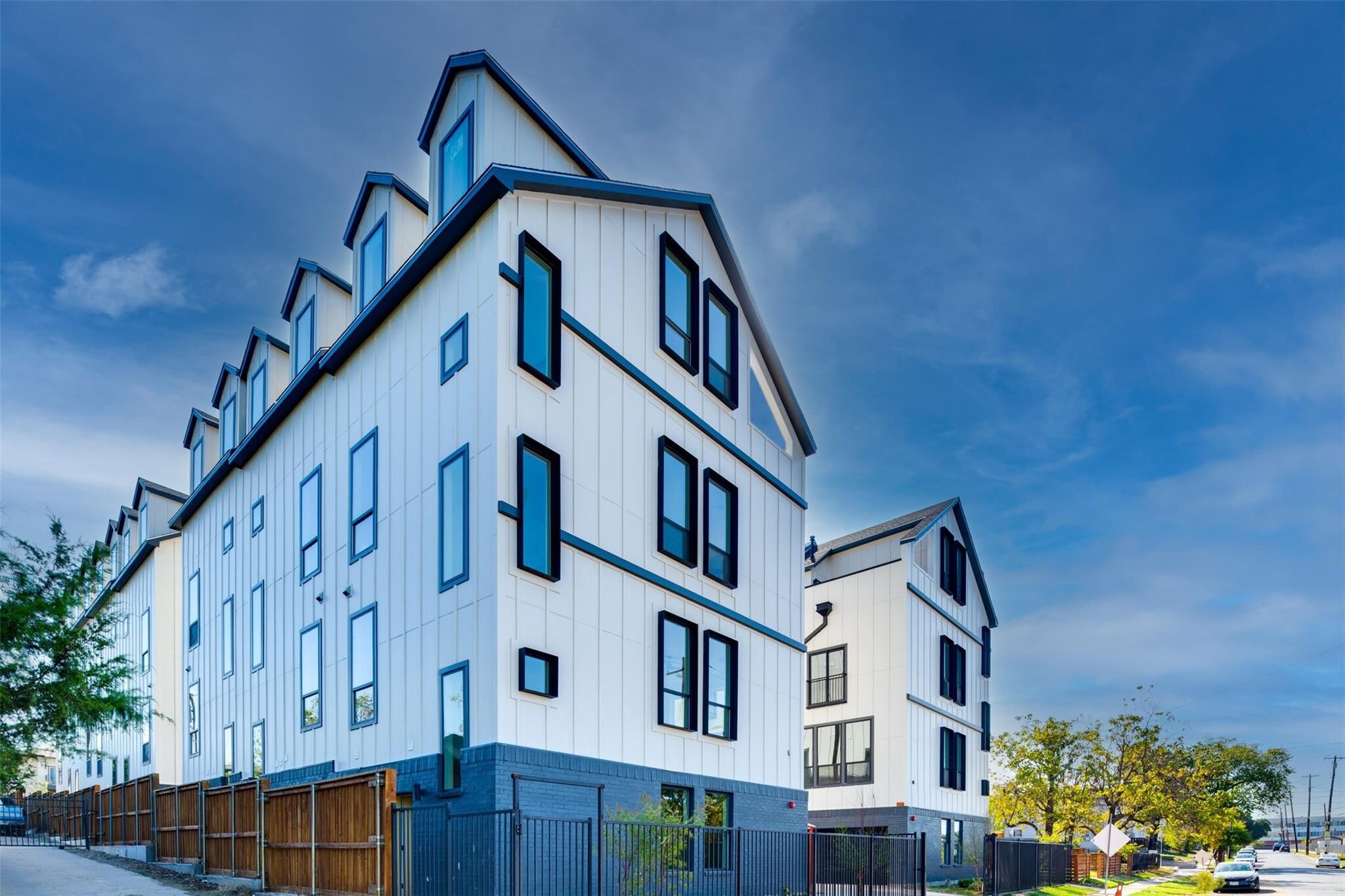 512 N Lancaster Ave, Dallas, TX for Sale