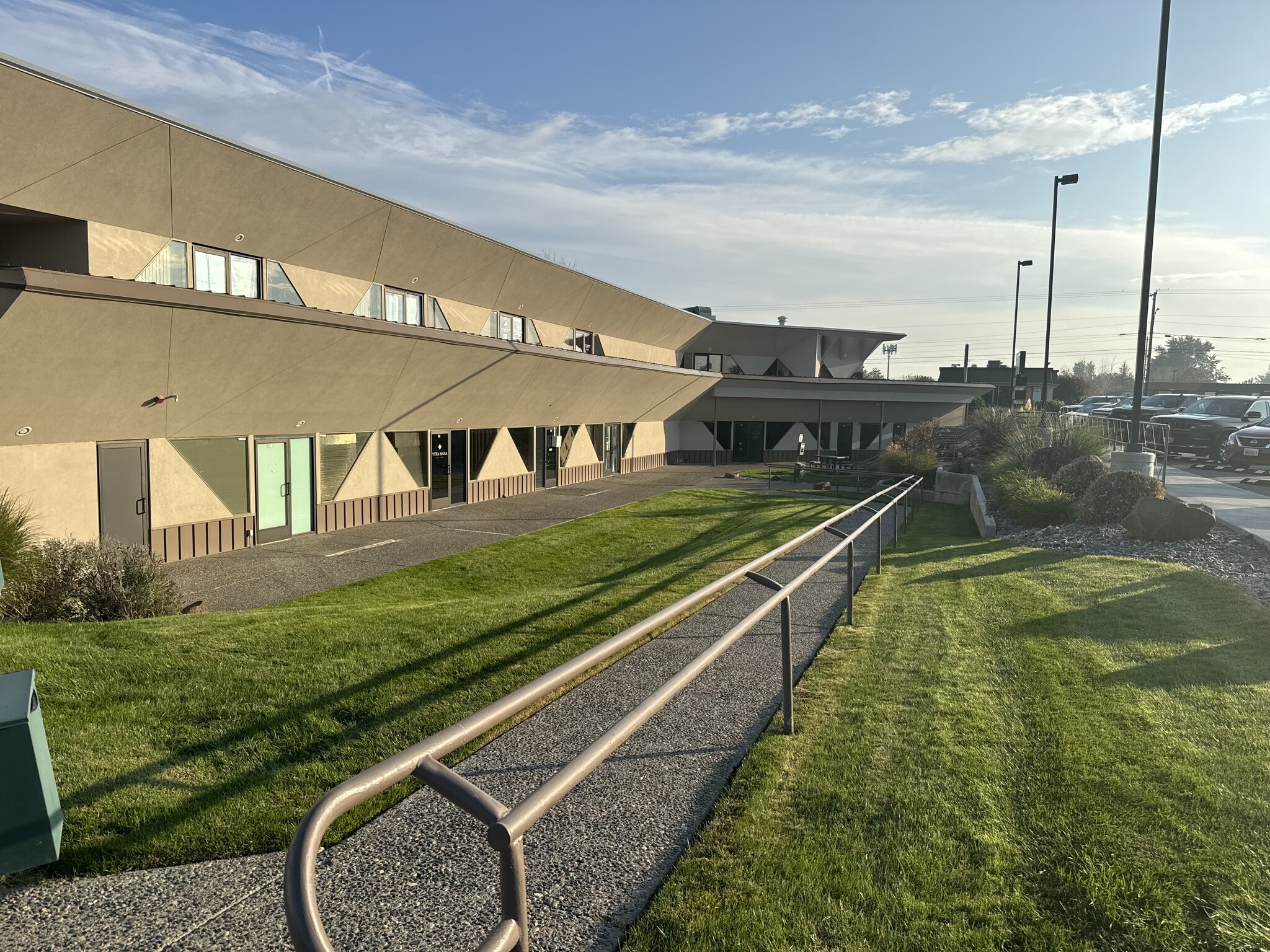 3030 W Clearwater Ave, Kennewick, WA for Rent