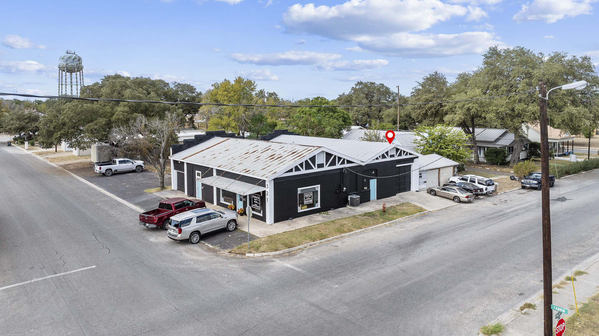 321 E Fannin St, Luling, TX for Rent