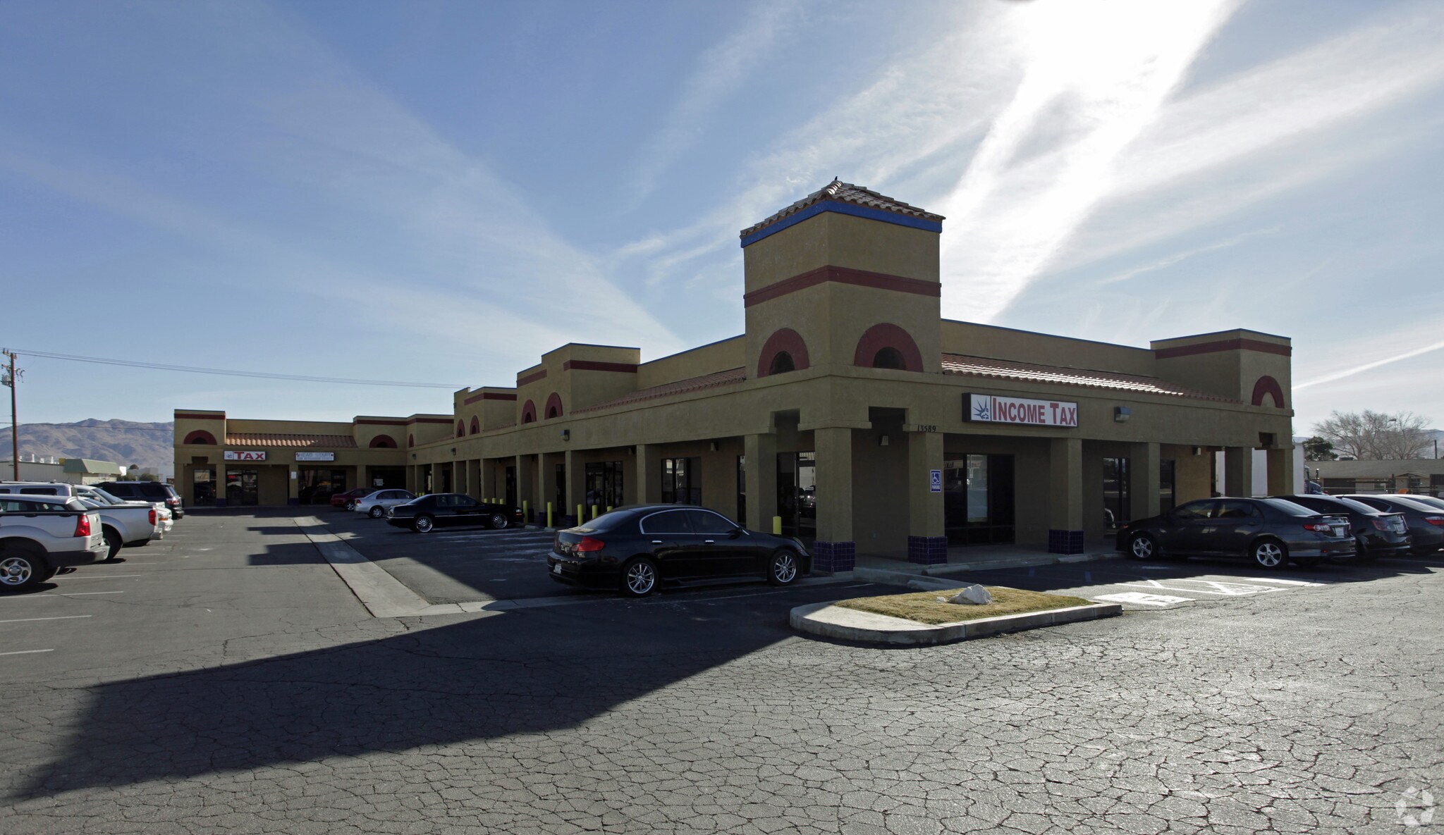 13589 Navajo Rd, Apple Valley, CA for Rent