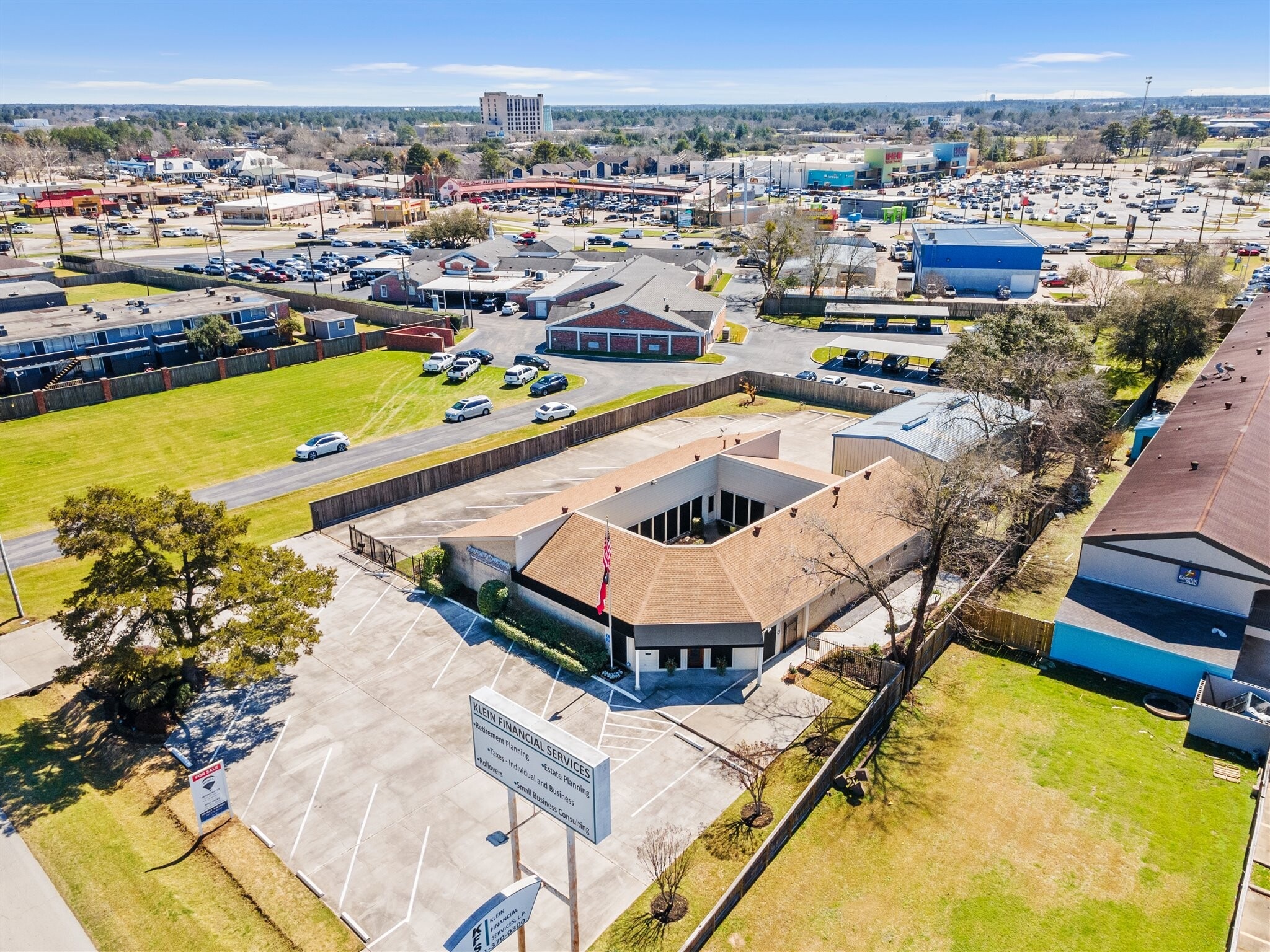 1427 Keefer Rd, Tomball, TX for Rent
