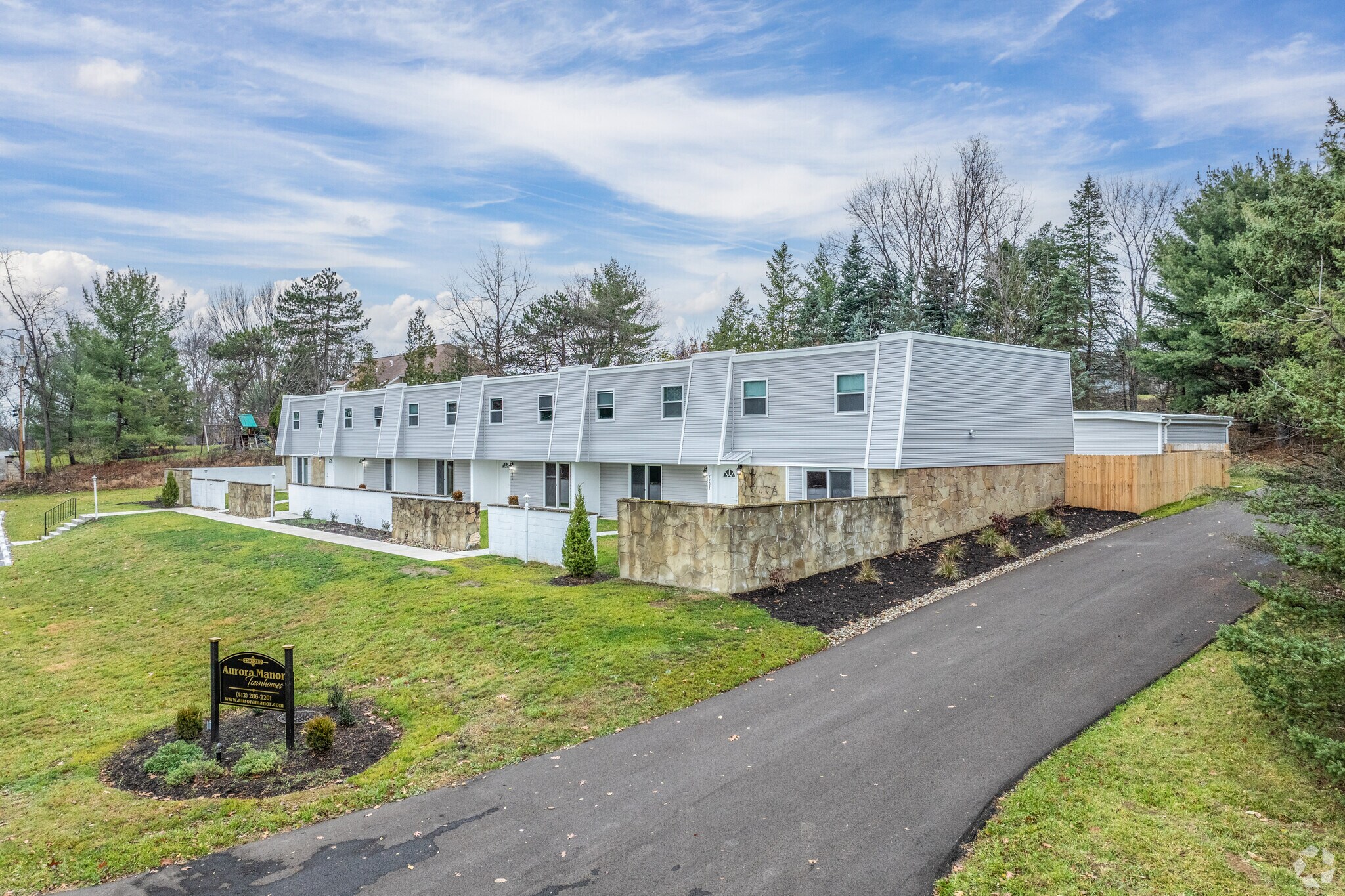 2215 Aurora Dr, Pittsburgh, PA for Sale