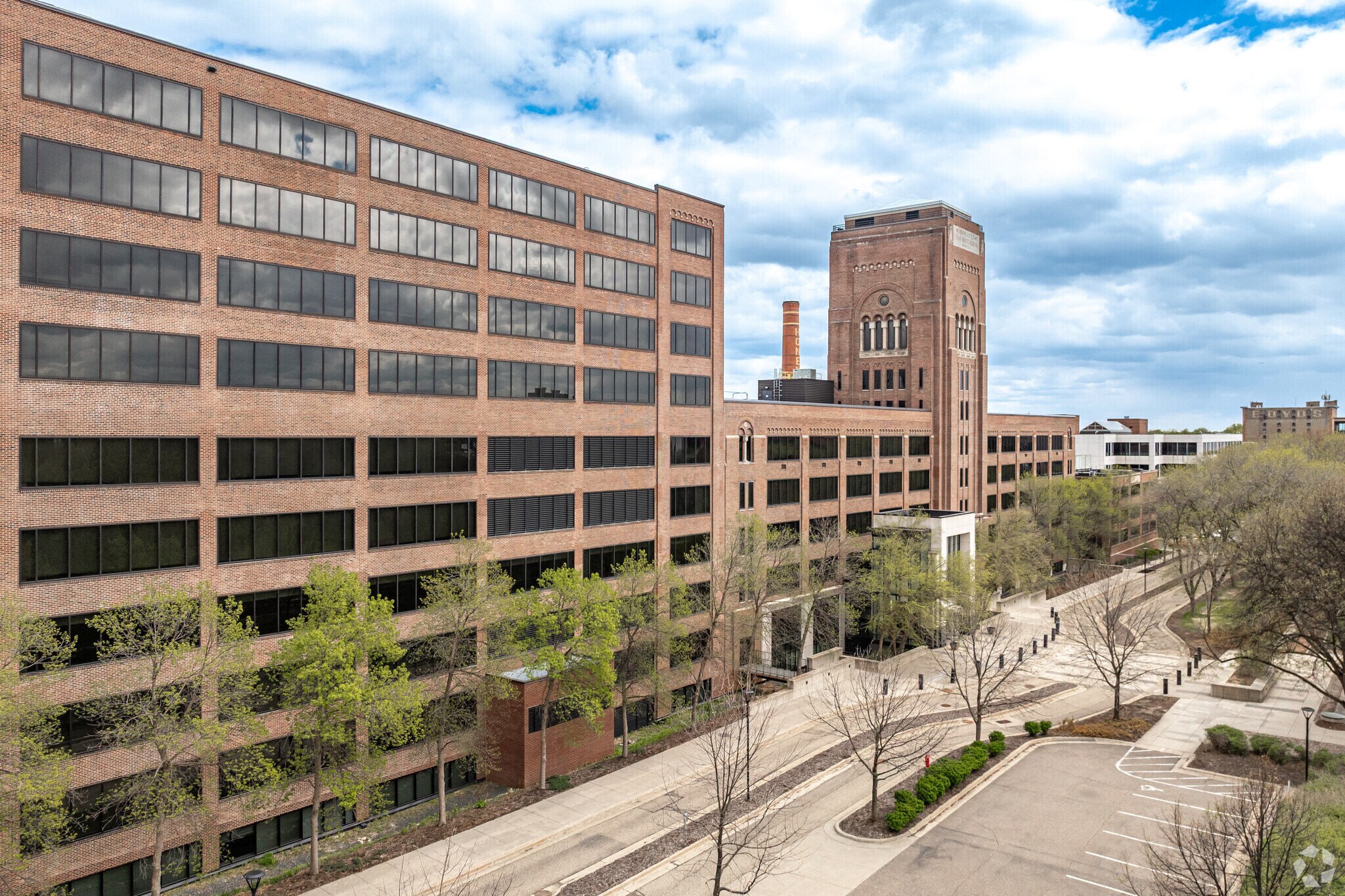 2701-2707 Wells Fargo Pky, Minneapolis, MN for Rent