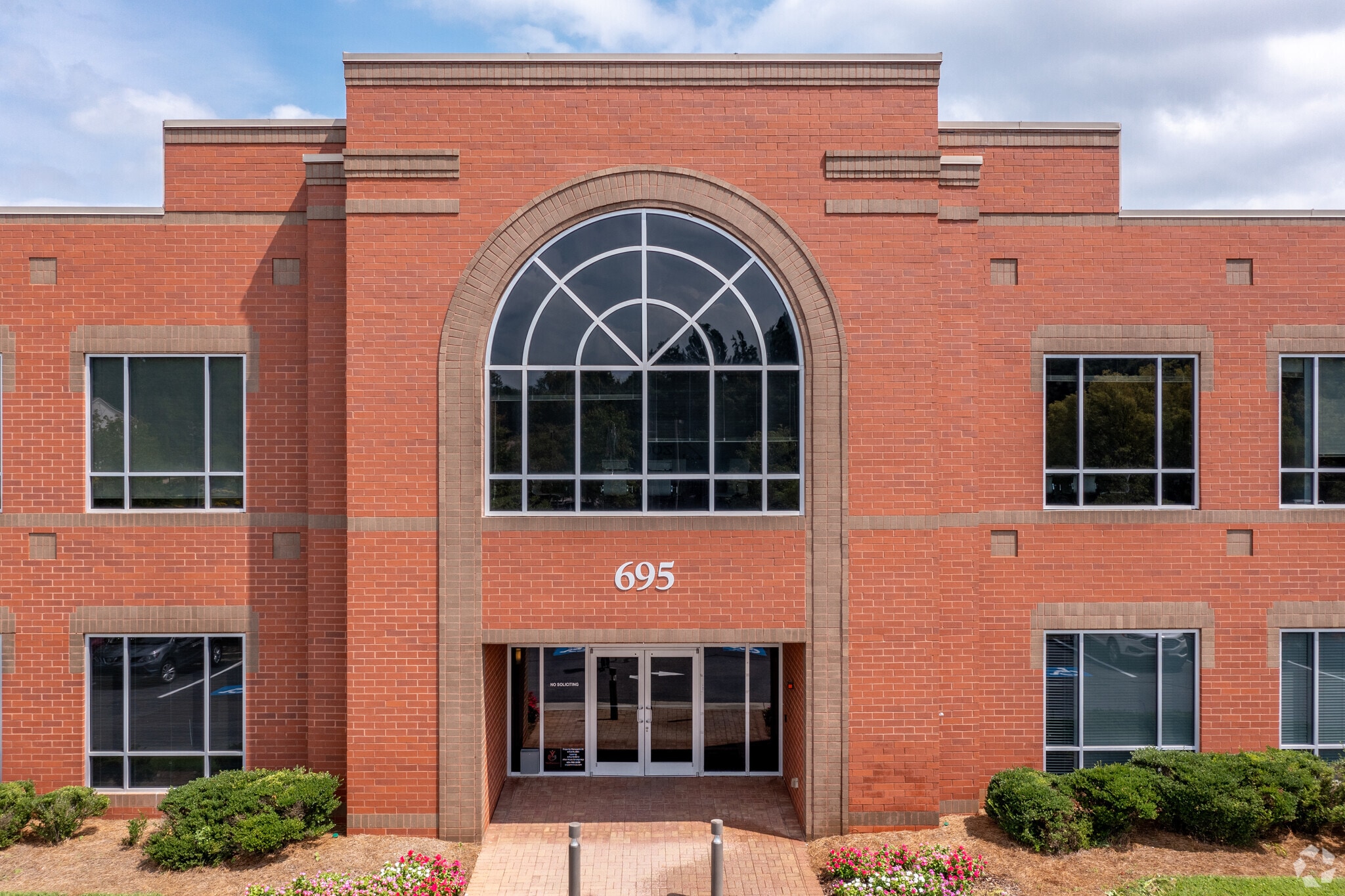 695 Mansell Rd, Roswell, GA for Rent