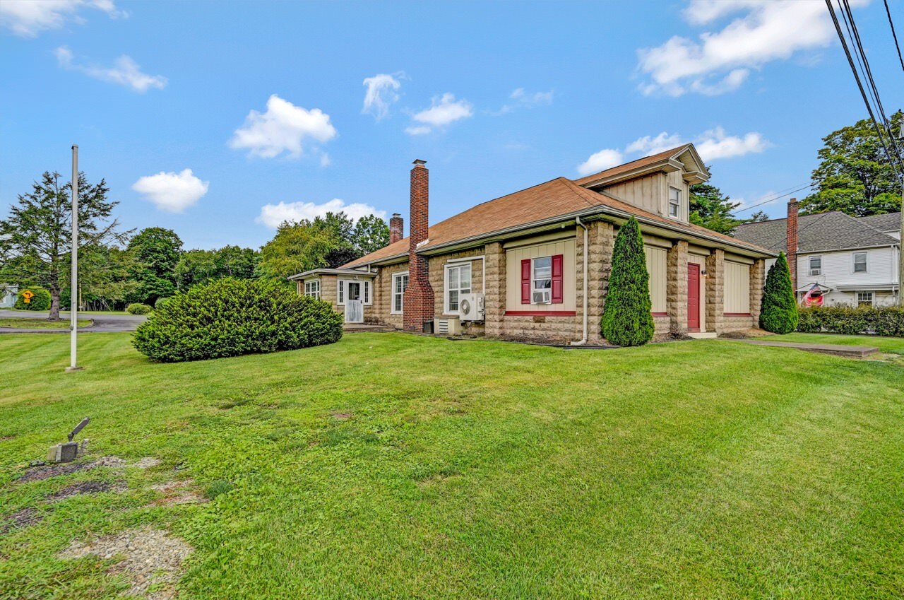149 Bond Ln, Brodheadsville, PA for Sale