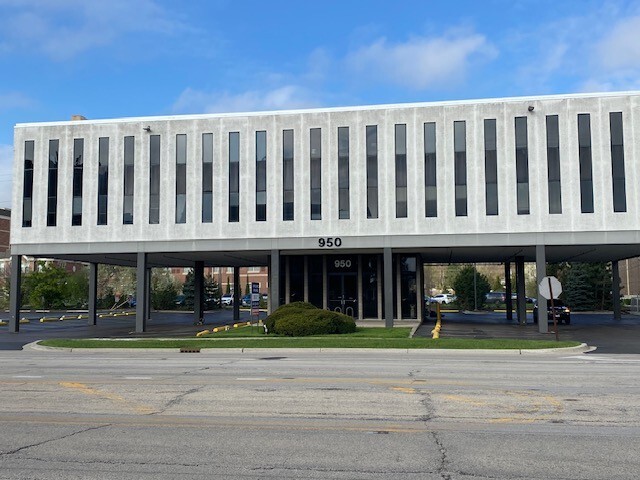 950 Skokie Blvd, Northbrook, IL for Rent